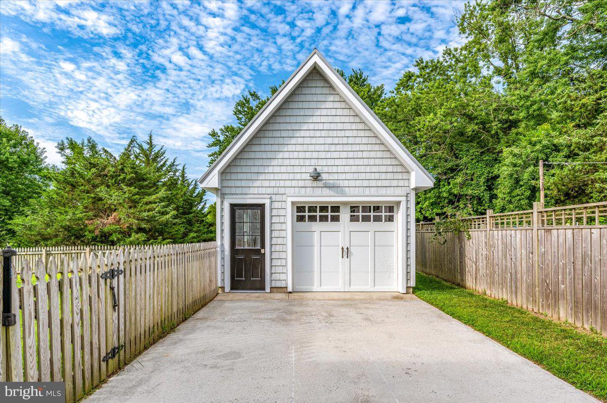 WALNUT HILL - Residential