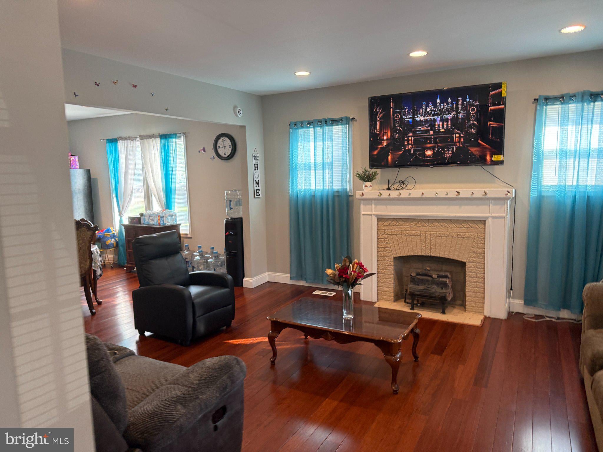 3916 PINKNEY ROAD