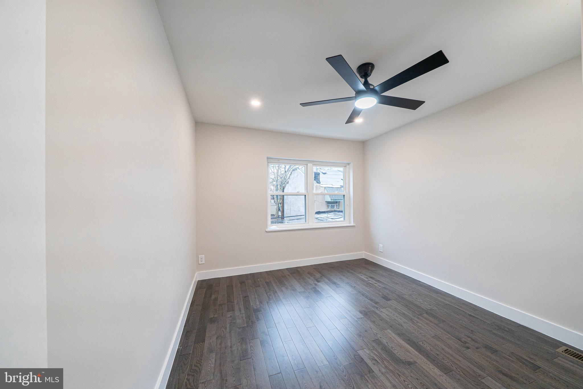 DICKINSON NARROWS - Residential