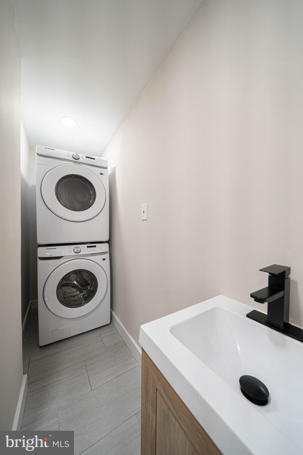 DICKINSON NARROWS - Residential