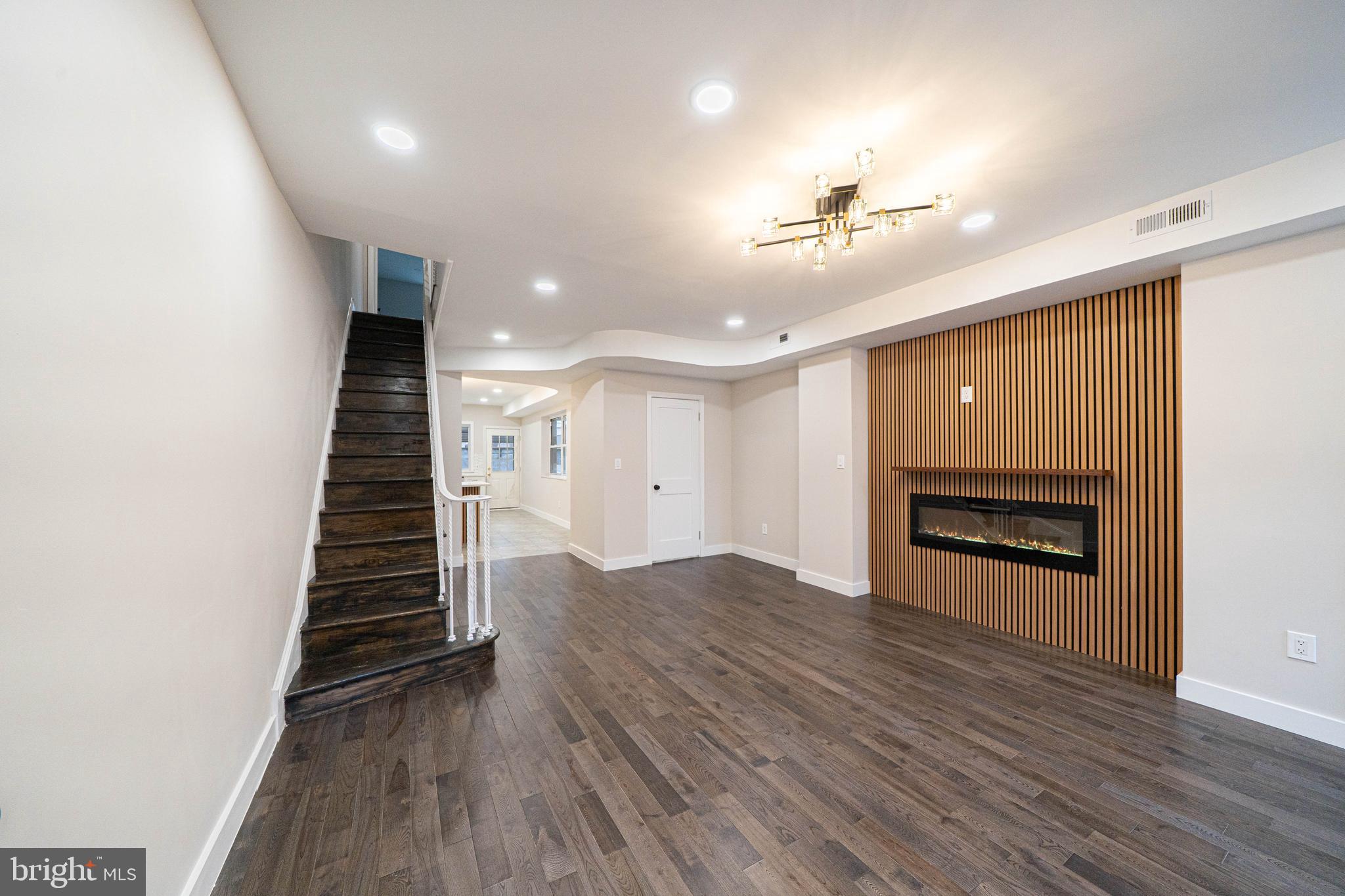 DICKINSON NARROWS - Residential