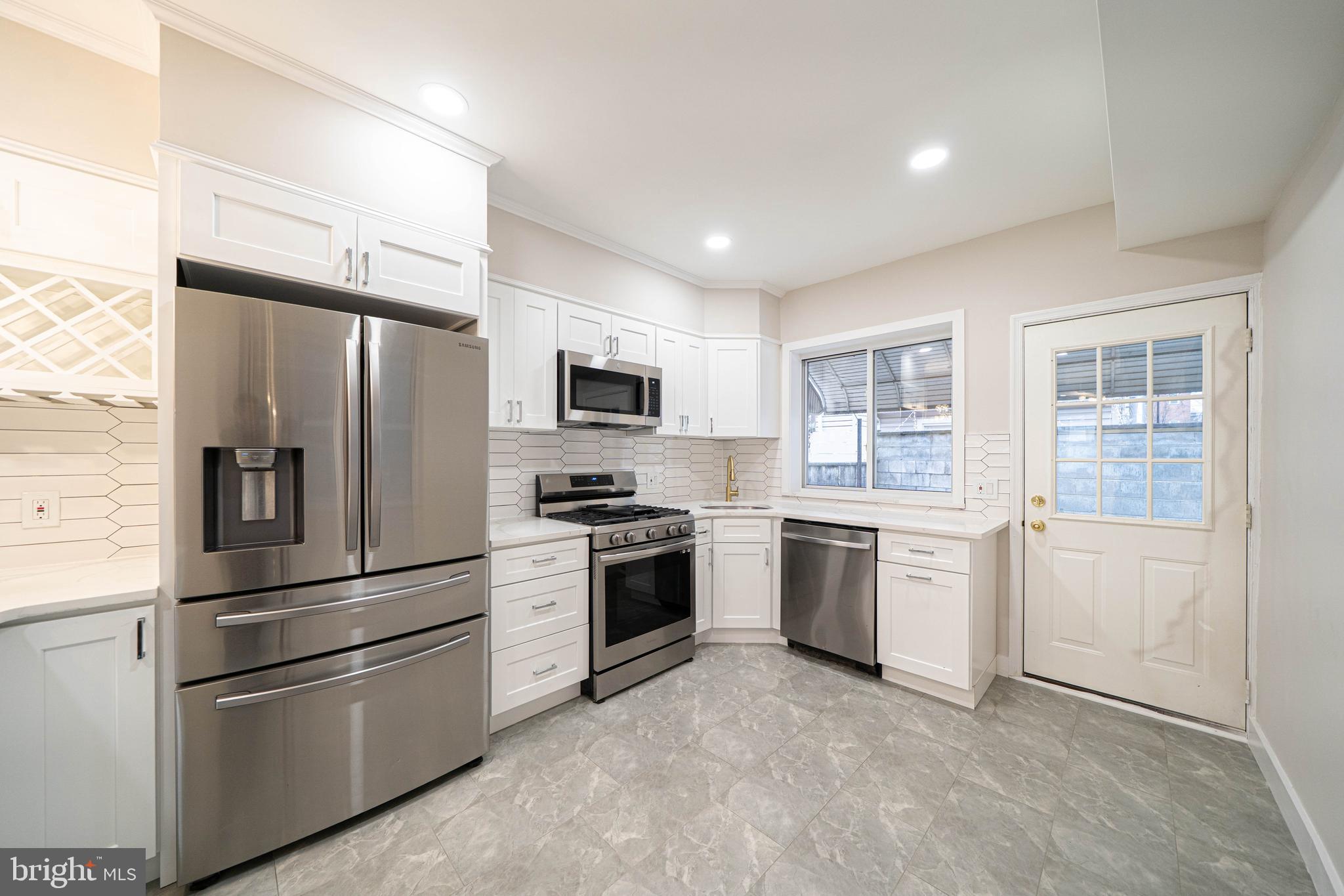 DICKINSON NARROWS - Residential