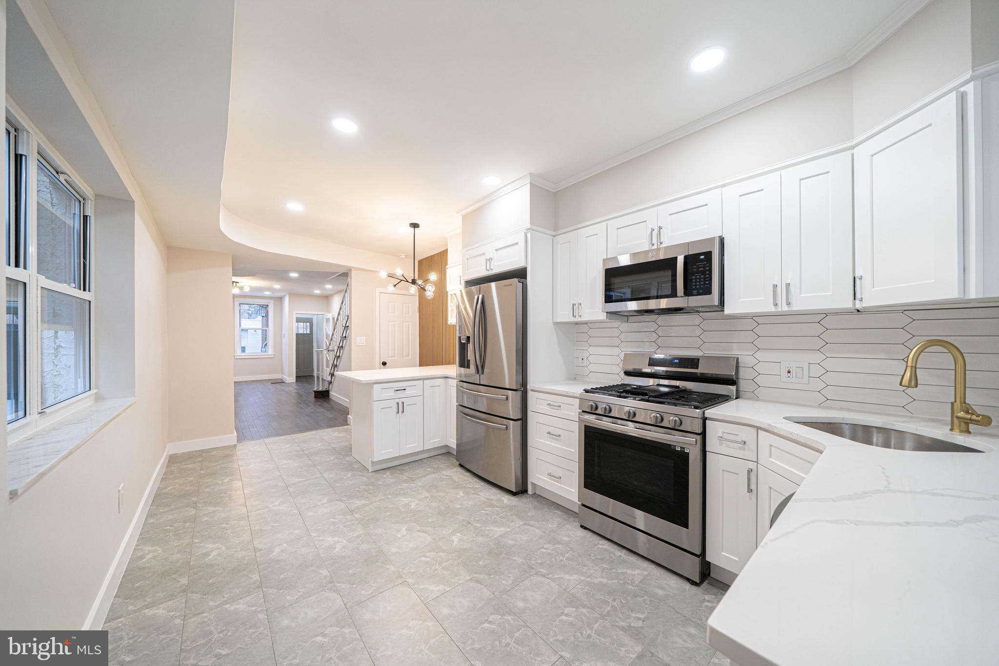 DICKINSON NARROWS - Residential