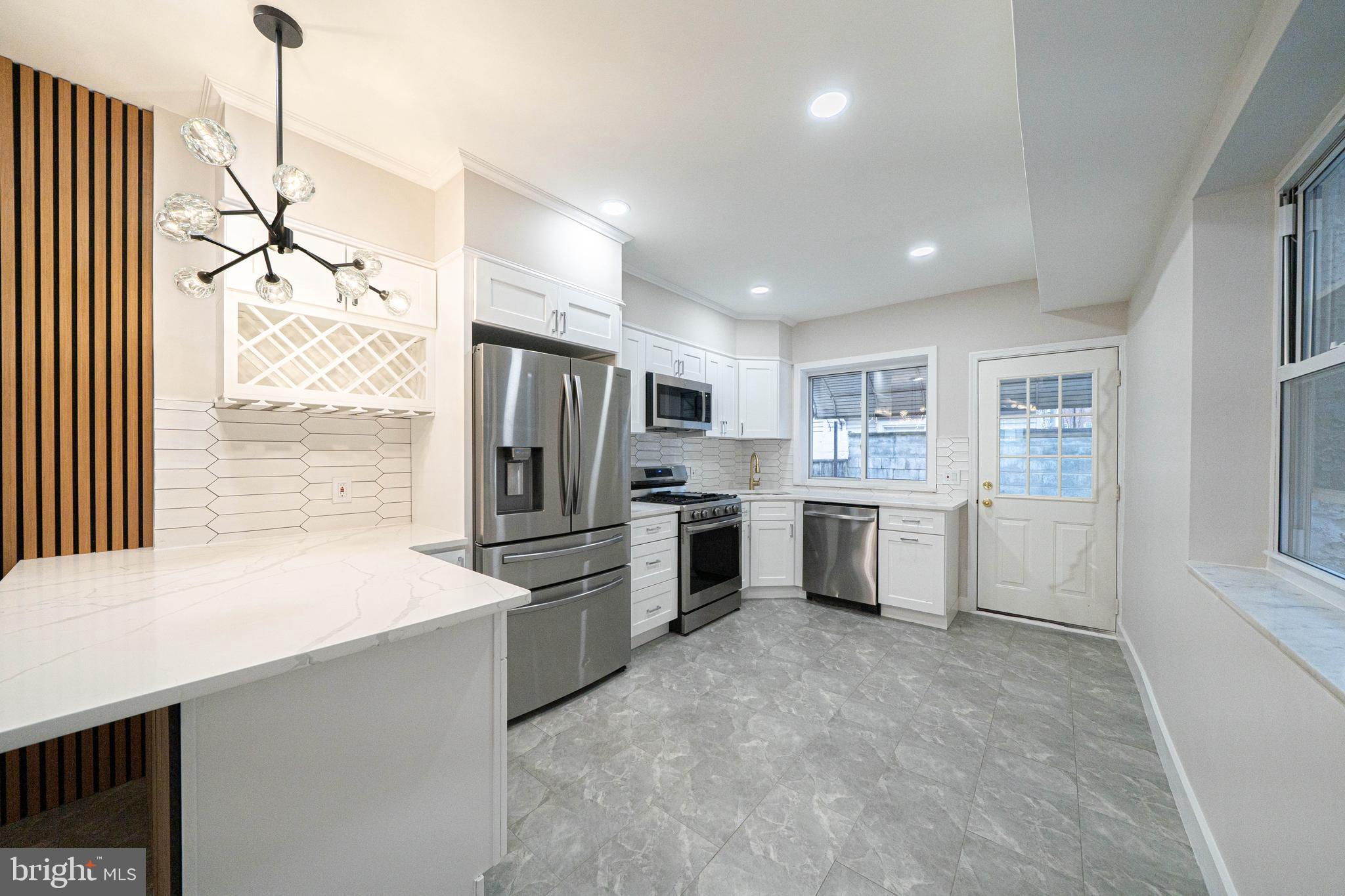 DICKINSON NARROWS - Residential