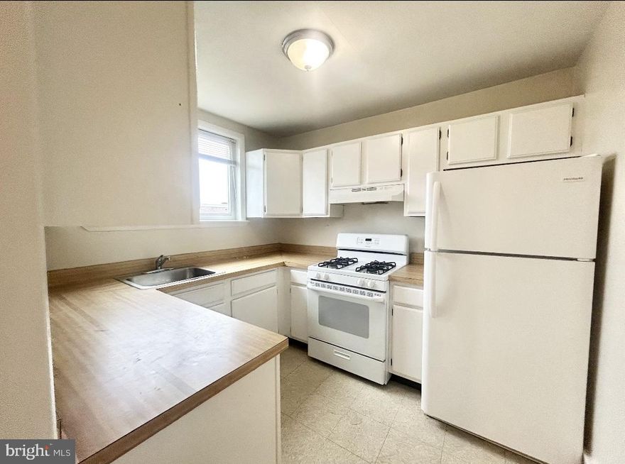 Welcome to 1409 N 76th, Unit 5C, where modern comfort meets urban convenience. This inviting 2-bedroom, 1-bathroom apartment boasts a thoughtfully designed layout, creating a spacious and welcoming atmosphere. The well-appointed kitchen is equipped for both culinary enthusiasts and daily practicality. With a prime location, this unit offers easy access to local amenities, making it a perfect choice for those seeking a balance between contemporary living and accessibility. Don't miss the opportunity to make this 2 bed, 1 bath apartment your home, where style and convenience come together seamlessly.