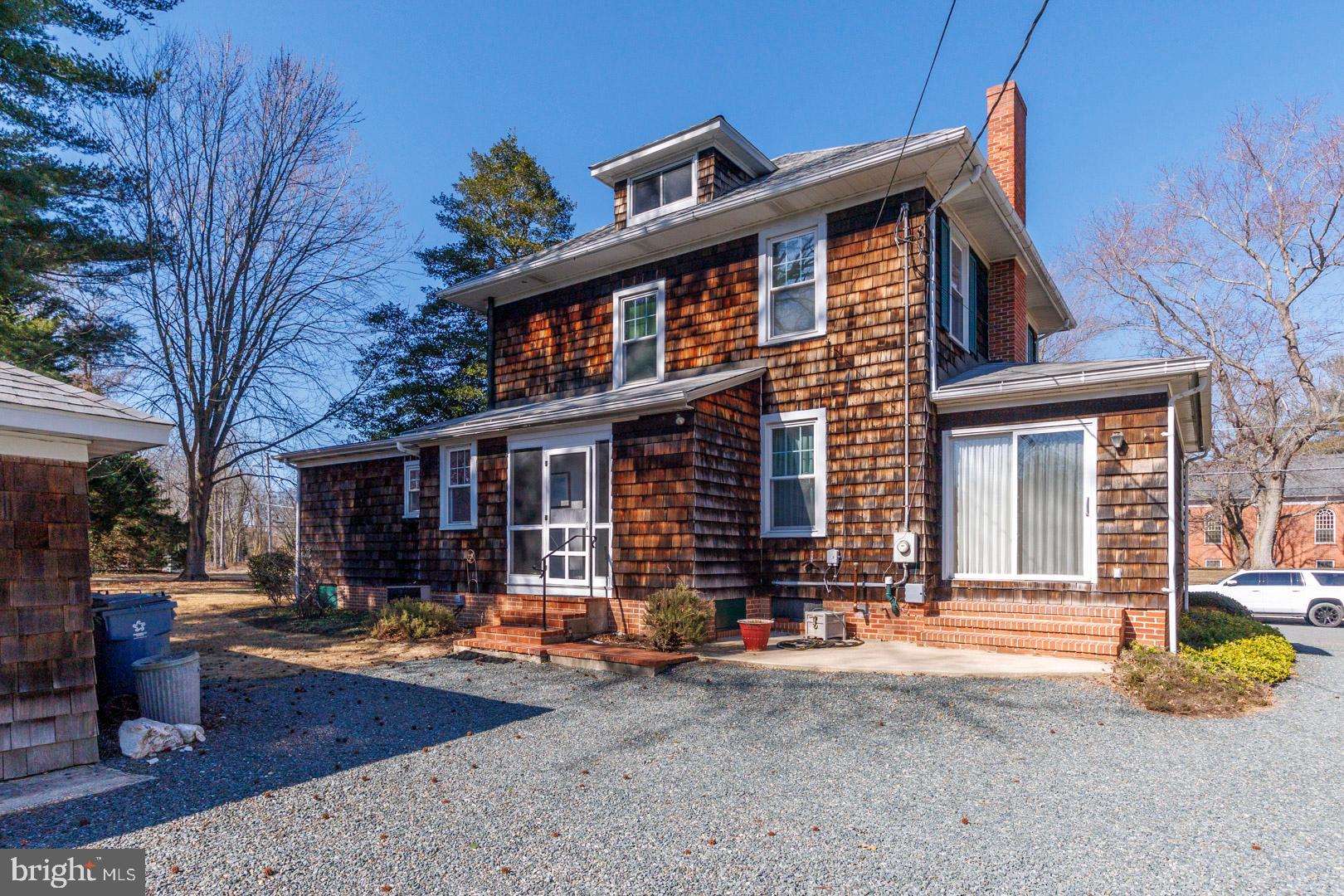 102 W EARLE AVENUE