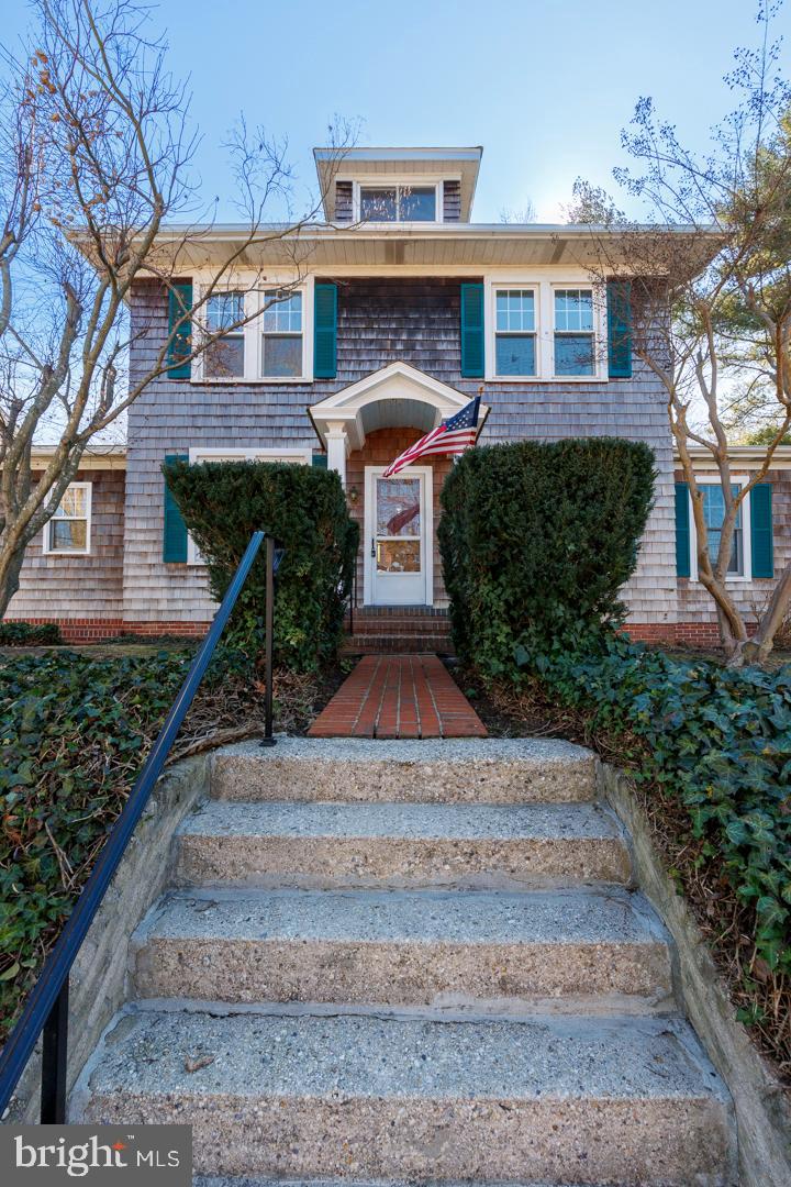 102 W EARLE AVENUE
