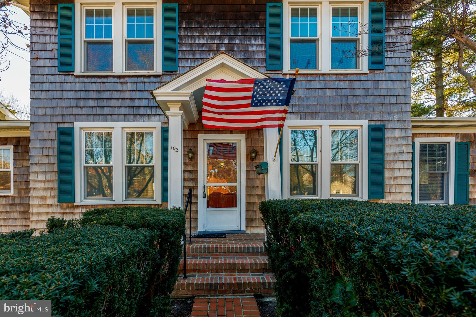 102 W EARLE AVENUE