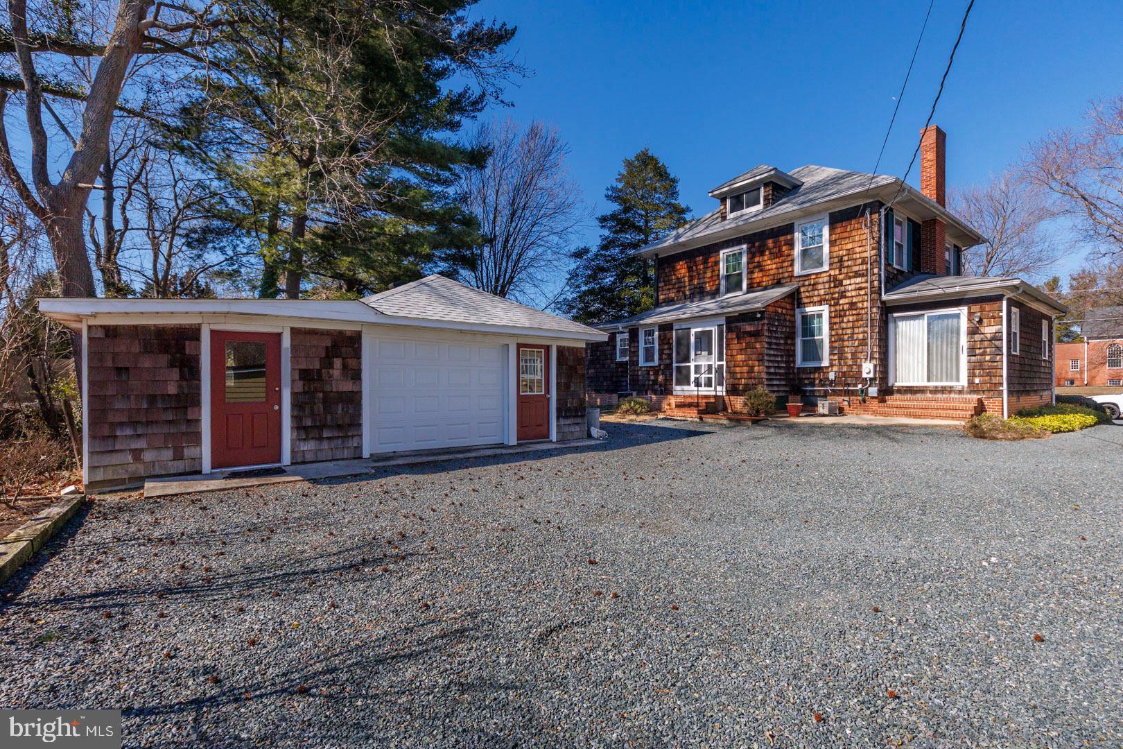 102 W EARLE AVENUE