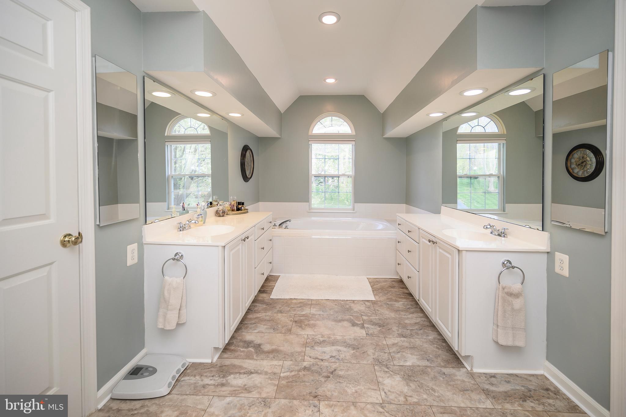 SHELTONS RUN - Residential