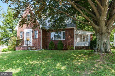 Homes For Sale - 725 E Main Street St<br/> MACUNGIE, PA 18062