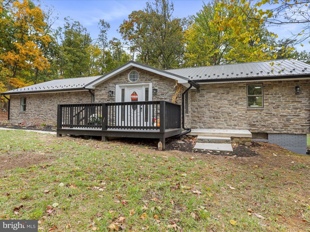 Photo of 21851 White Oak Road, HAGERSTOWN, MD 21740 (MLS # MDWA2032270)