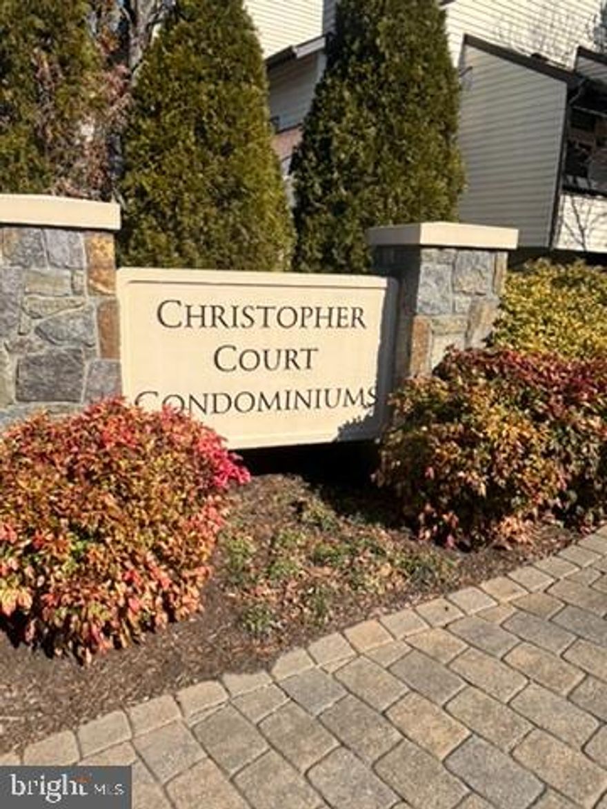This end unit condominium features 801 square feet comprised of 1 bedroom and 1 bath.   This condo is in a well maintained community close to the belthway, parks, shopping, and recreational facilities. Welcome Home !