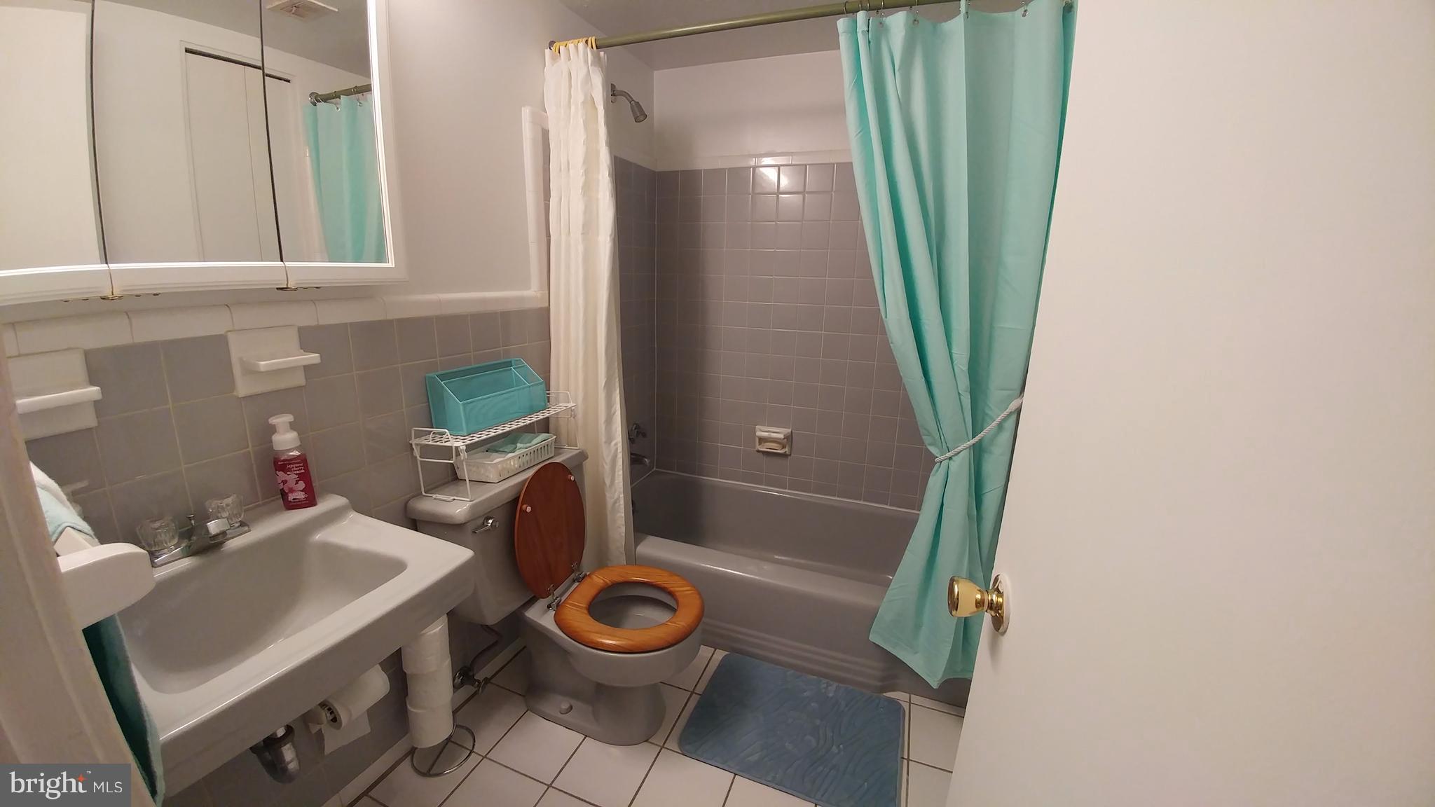 MOSBY WOODS GARDEN - Residential