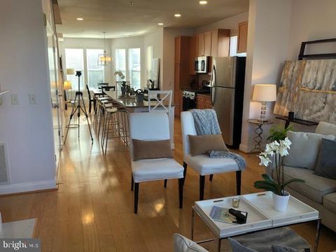 1633 N COLONIAL TERRACE 201 ARLINGTON VA 22209