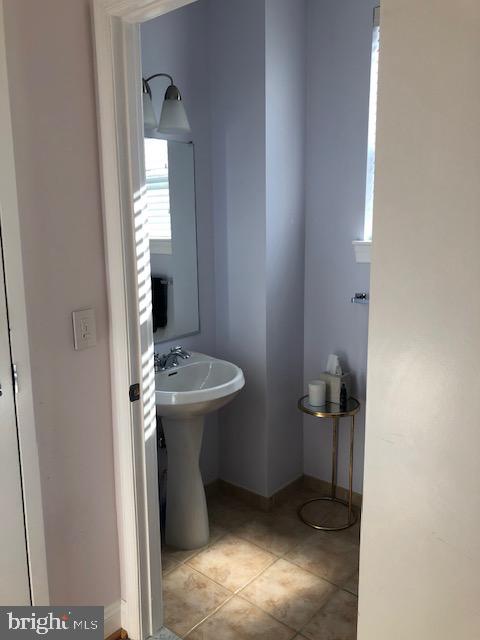 1633 N COLONIAL TERRACE 201