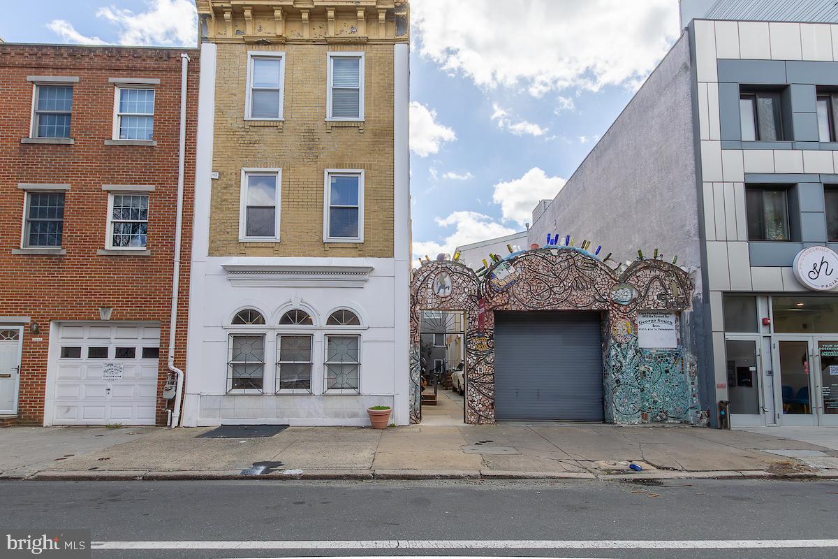Welcome home to 1232 South St #A, offering an impressive 1,691 sq ft of living space in the heart of Philadelphia! This condo features 2 large bedrooms and 2.5 bathrooms, providing comfort and privacy within a secure, gated community.
Step inside and appreciate the scale – perfect for comfortable living and hosting guests. The layout provides distinct living and private spaces, enhanced by the convenience of central air conditioning and in-unit laundry. The 2.5 baths eliminate morning bottlenecks, and the generous bedroom sizes offer true retreats.
One of the most sought-after amenities is included: a parking space right within the community gates! Enjoy peace of mind and direct access to your vehicle.
Located where Bella Vista meets Hawthorne and Washington Square West, you have unparalleled access to city life. Enjoy incredible walkability to shops, restaurants, parks, Whole Foods, hospitals, and transit options, including the Broad Street subway line.
If space, convenience, and a prime location with parking are on your list, look no further. Tour today!