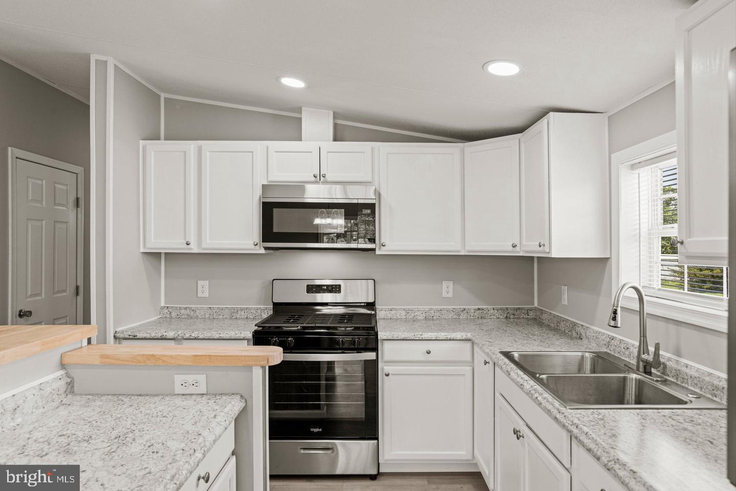 CEDAR MANOR - Residential