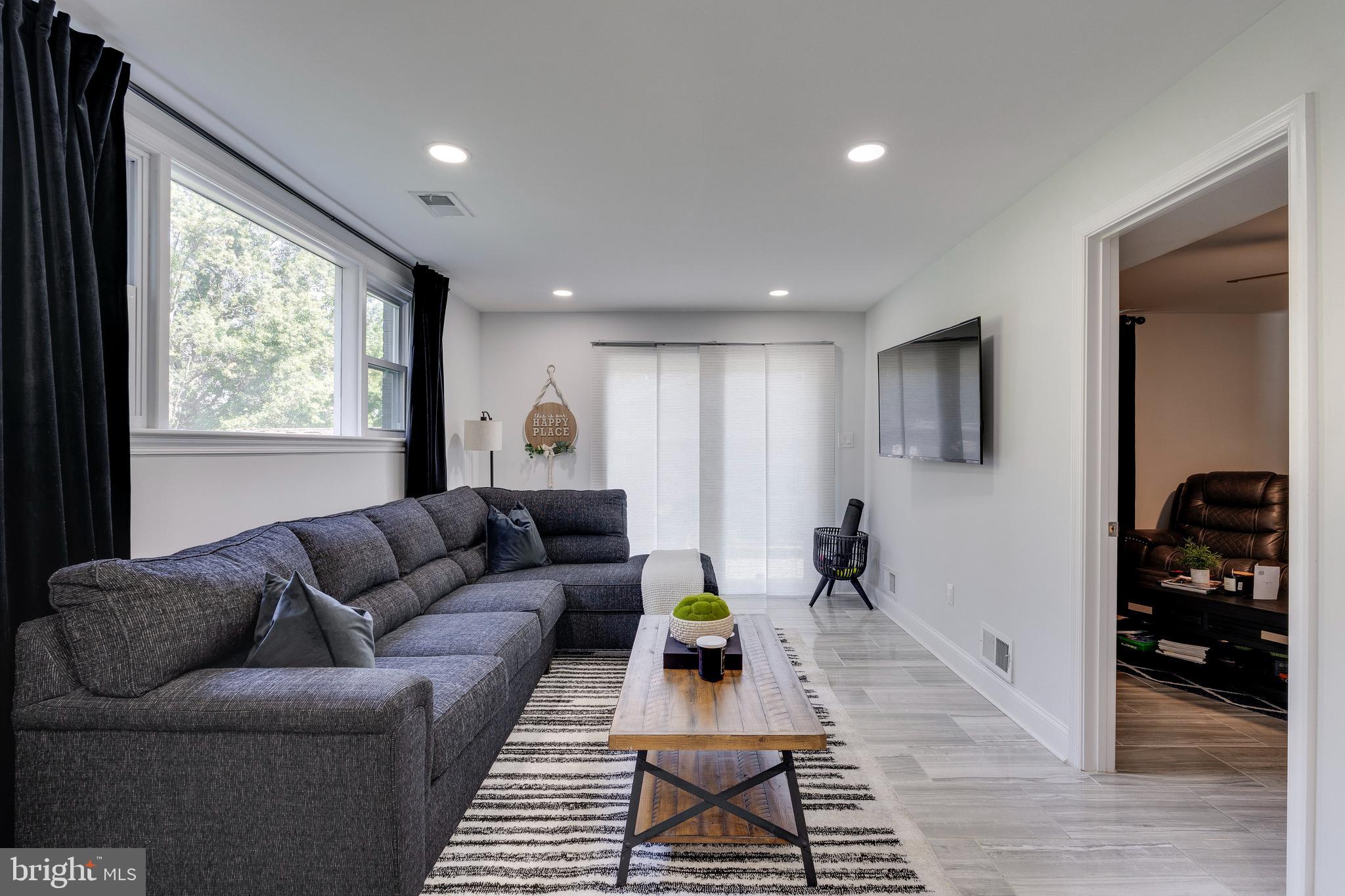 WOODBERRY FOREST - Residential