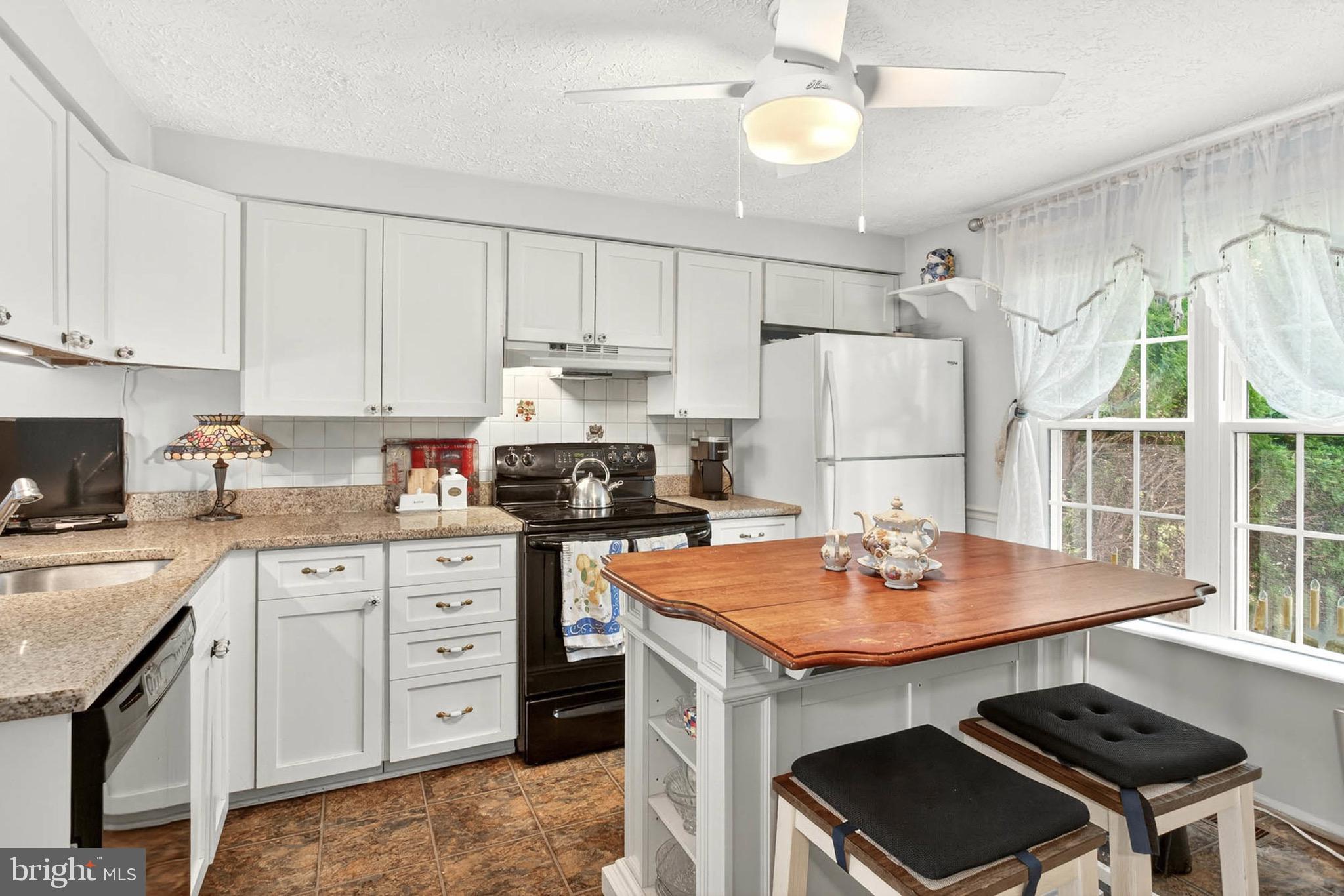 1561 LODGE POLE COURT