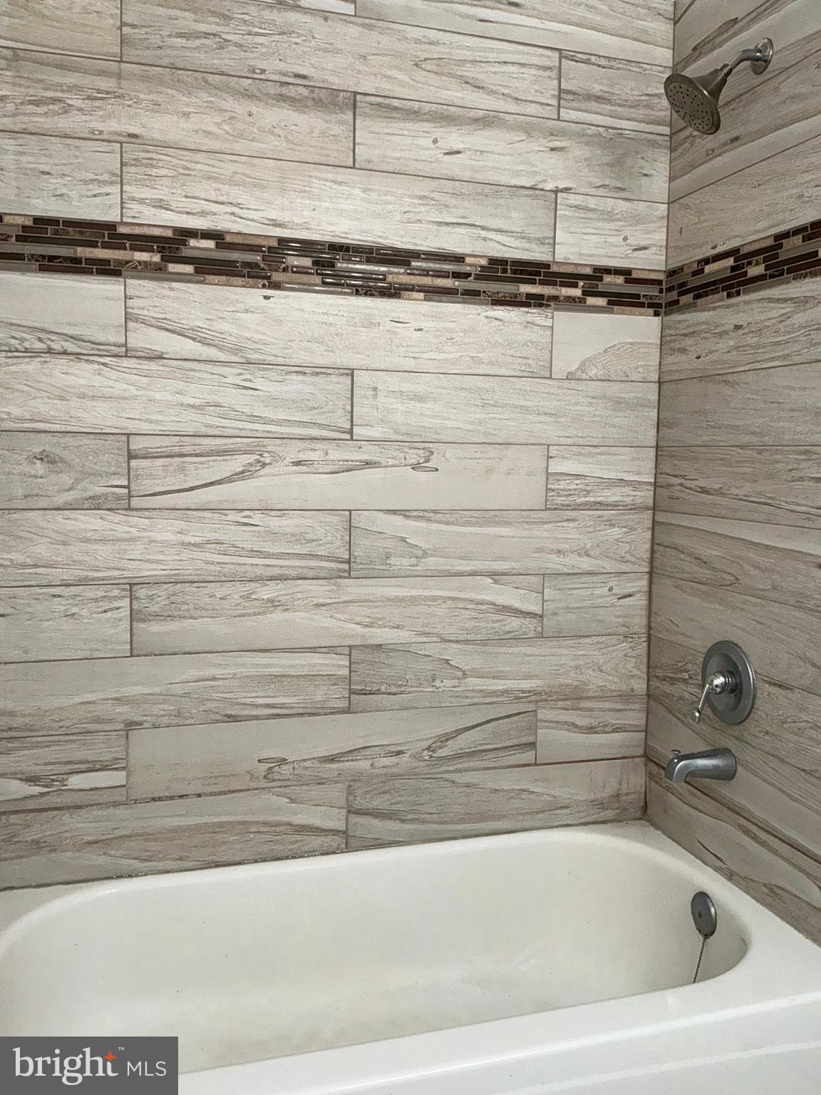 DECOVERLY - Residential Lease