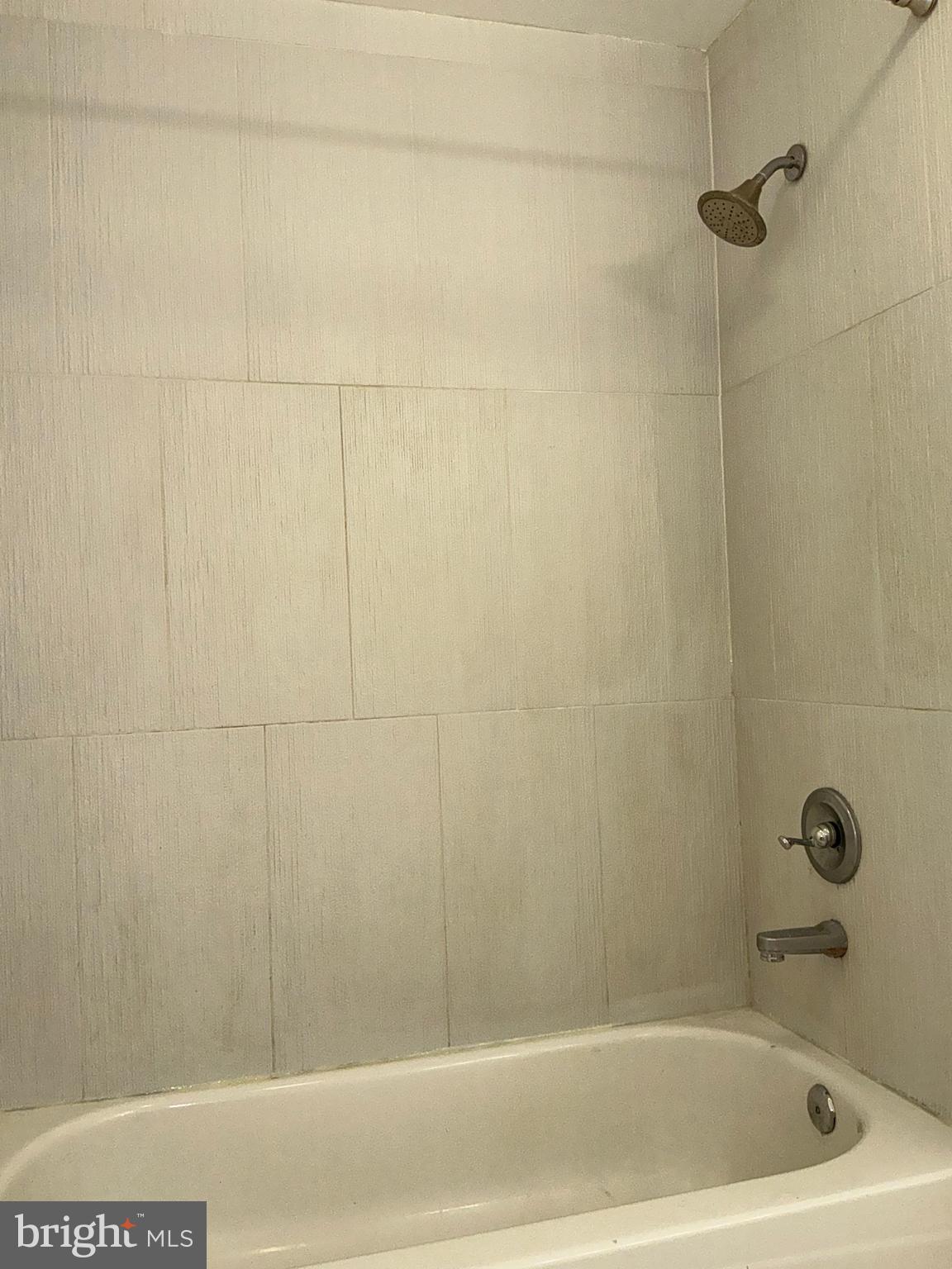 DECOVERLY - Residential Lease