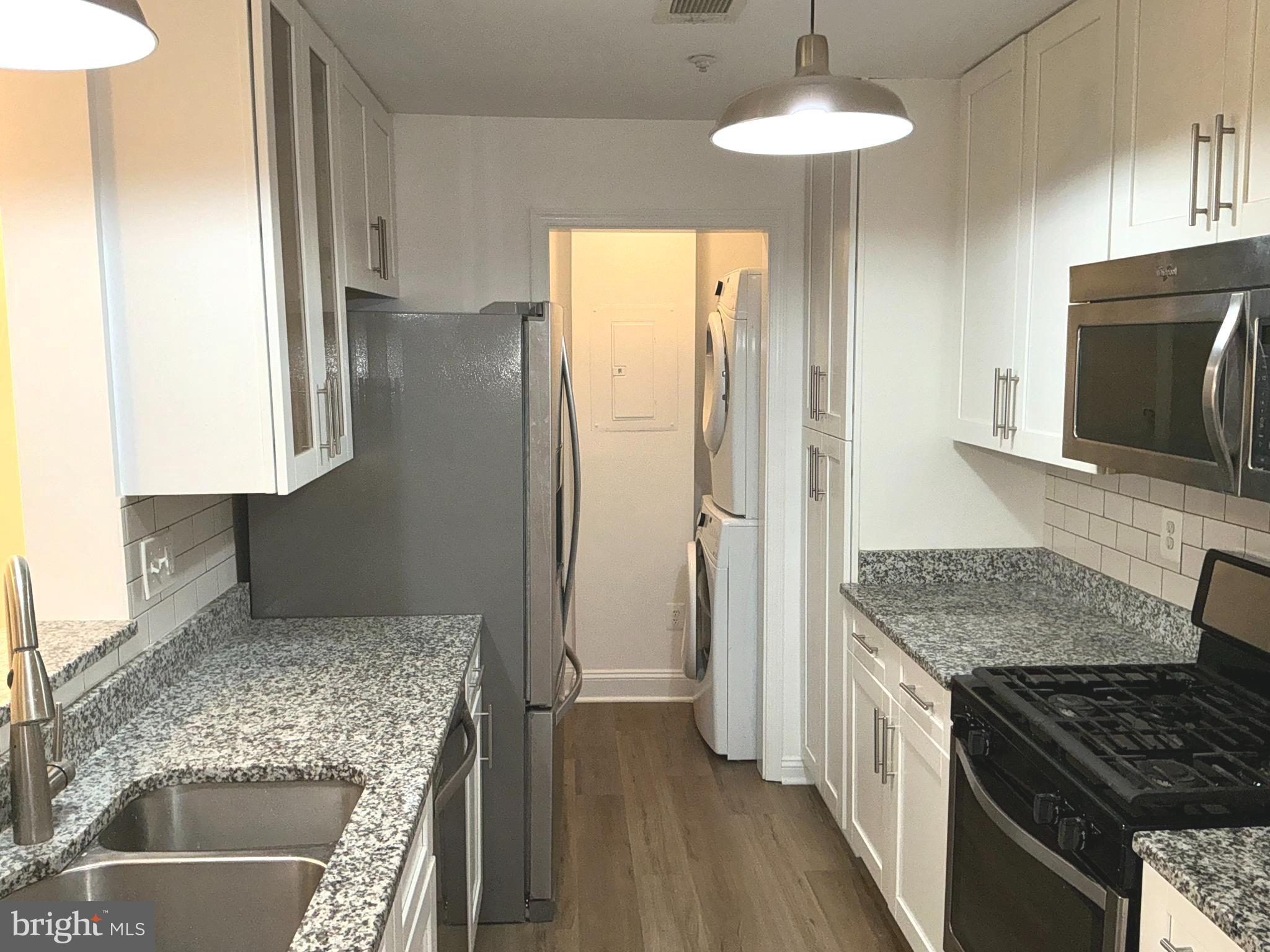 DECOVERLY - Residential Lease