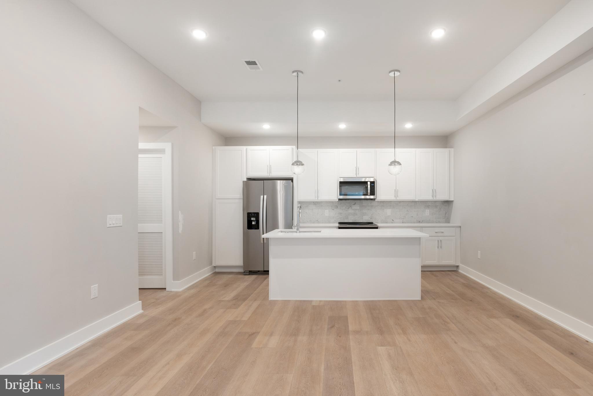 Welcome to Washington Court - a luxury 17-unit community located in the heart of Philadelphia's historic Germantown neighborhood. Residents will enjoy a host of benefits and amenities including on-site parking, Latch digital entry, full service elevator, furnished communal roofdeck, and a complimentary storage unit on the basement level.
Each unit is highlighted by stunning Quartz countertops throughout, upgraded stainless steel appliance package, 42-inch white shaker cabinetry, luxury tile selections, and custom California closet systems.
Located near a multitude of transit options, residents will enjoy ultimate convenience in their daily commute regardless of where they must go!
For those who crave outdoor adventure, the scenic Wissahickon Valley Park beckons with its picturesque trails, perfect for walking, running, and biking - all within easy reach of your new home at Washington Court.