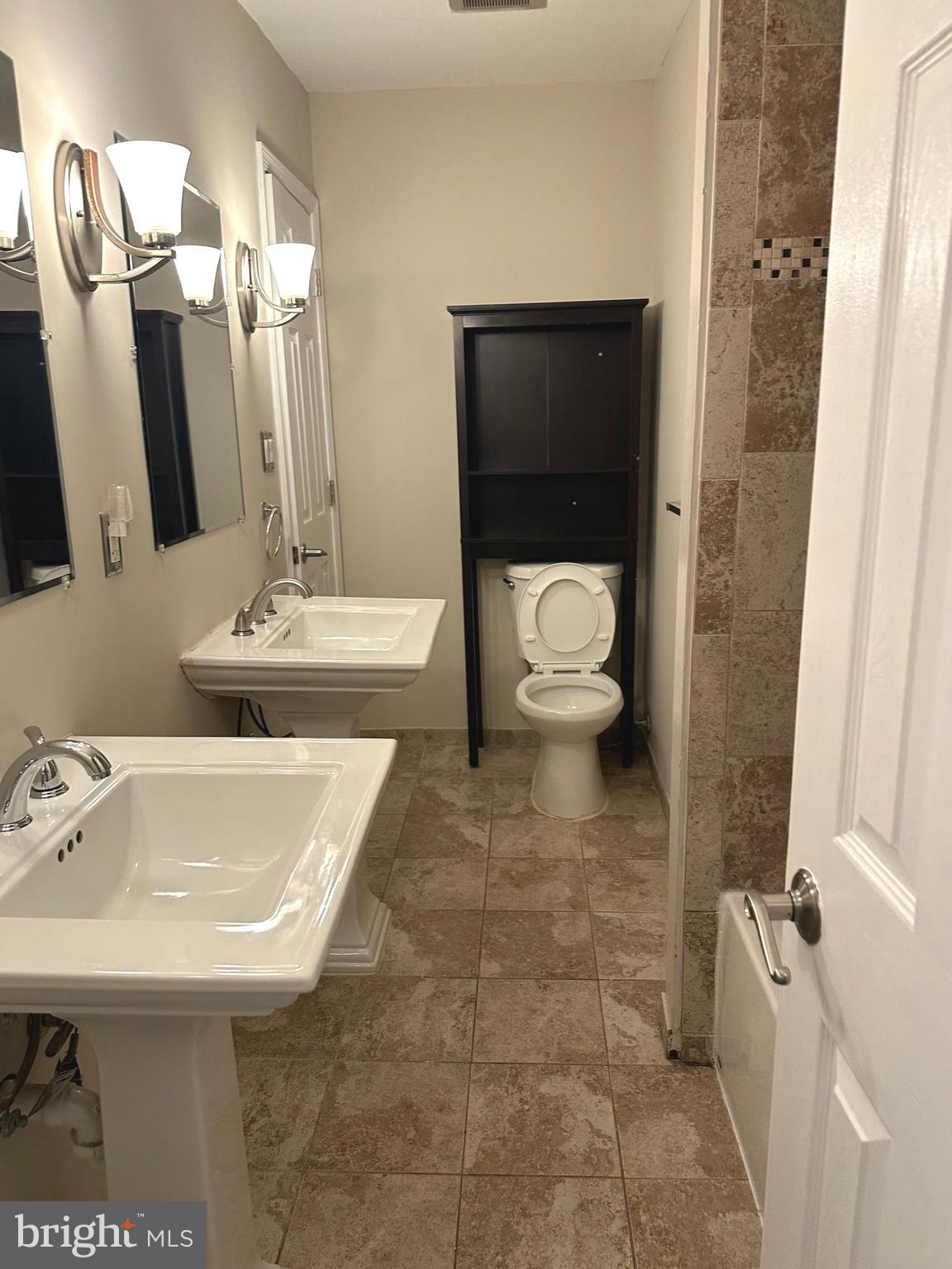 ANDOVER HEIGHTS - Residential Lease