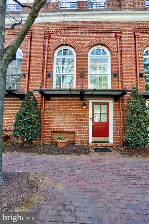 Photo of 607 N Saint Asaph Street, ALEXANDRIA, VA 22314 (MLS # VAAX2058770)