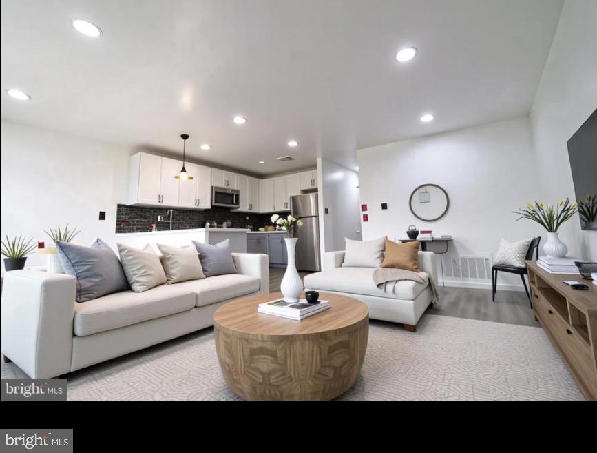 511 CORINTHIAN AVENUE UNIT B