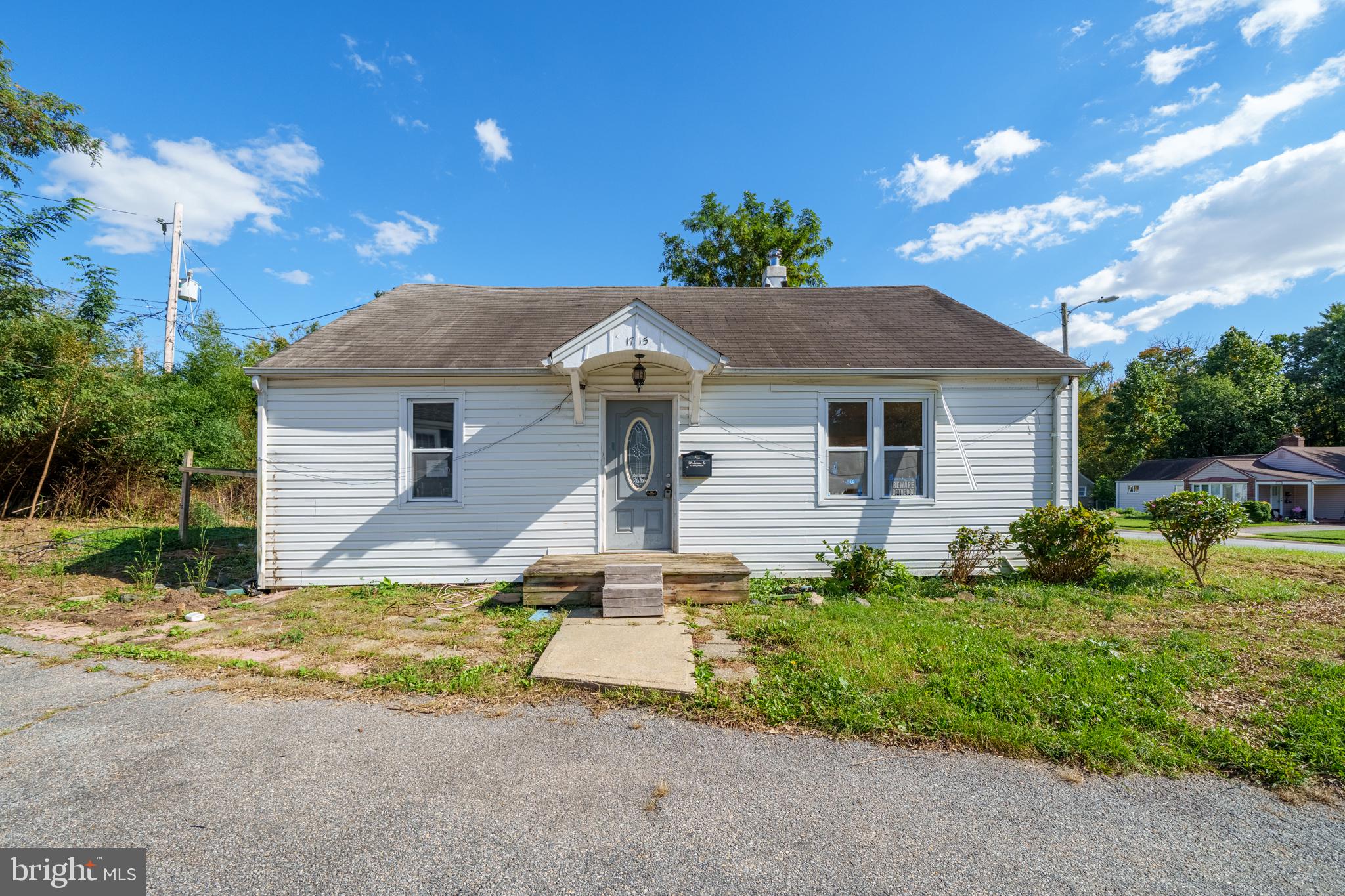 1715 MONTGOMERY ROAD