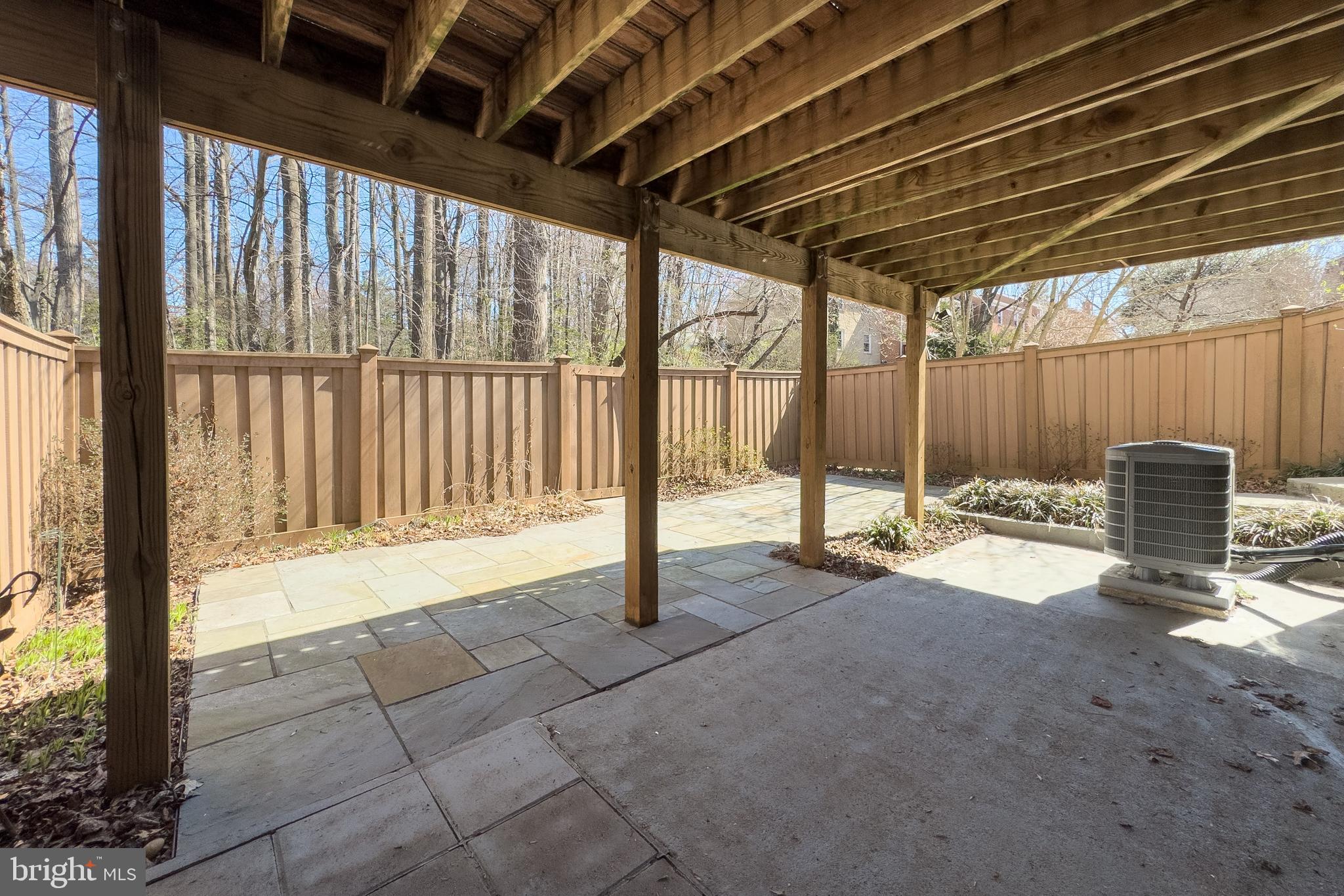 LAKE BRADDOCK - Residential