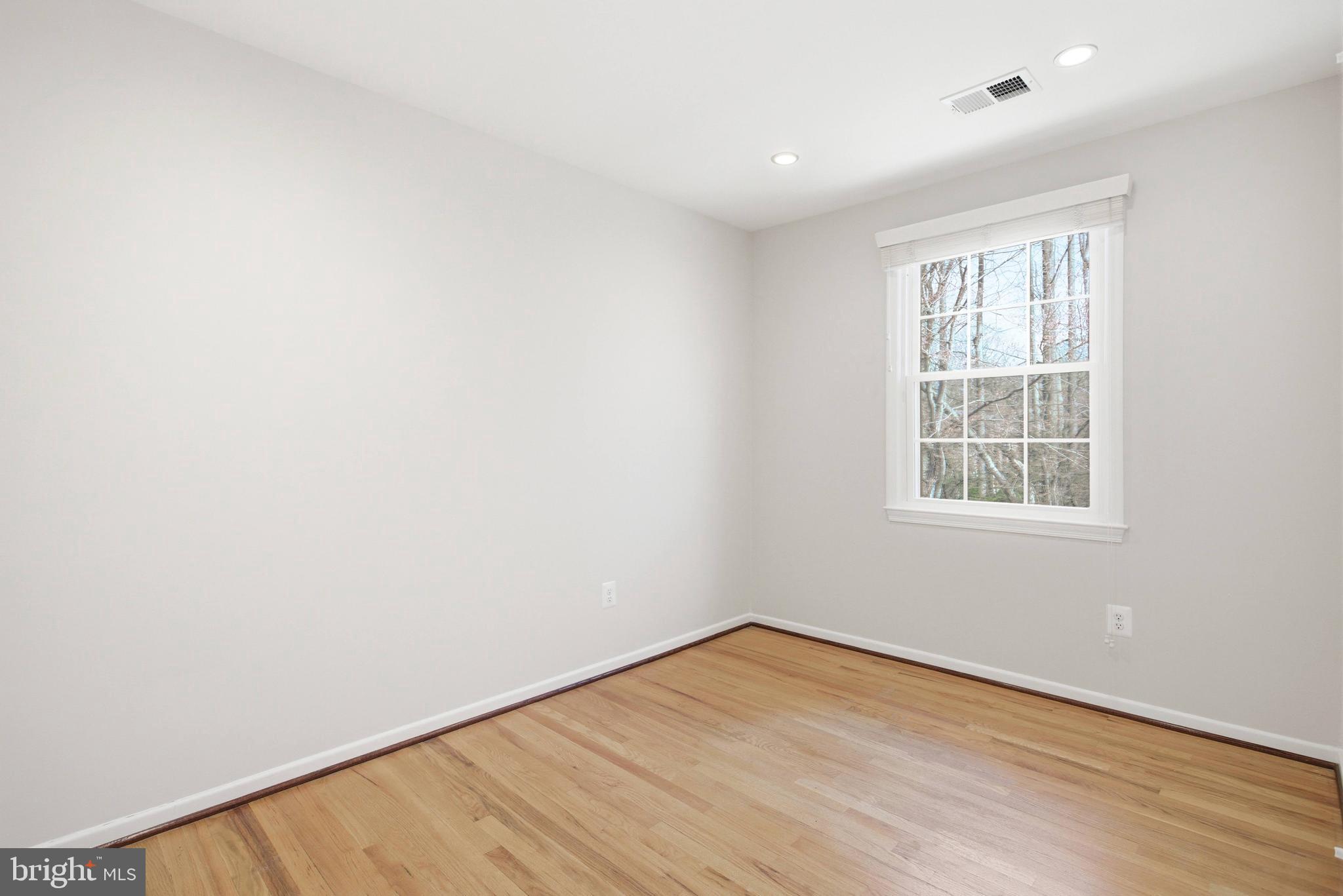 LAKE BRADDOCK - Residential