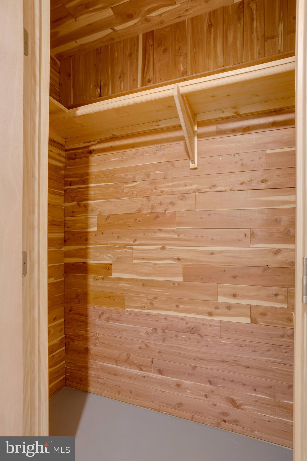 LAKE BRADDOCK - Residential