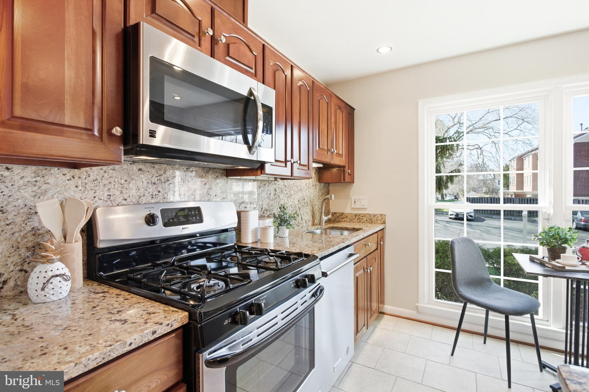 LAKE BRADDOCK - Residential