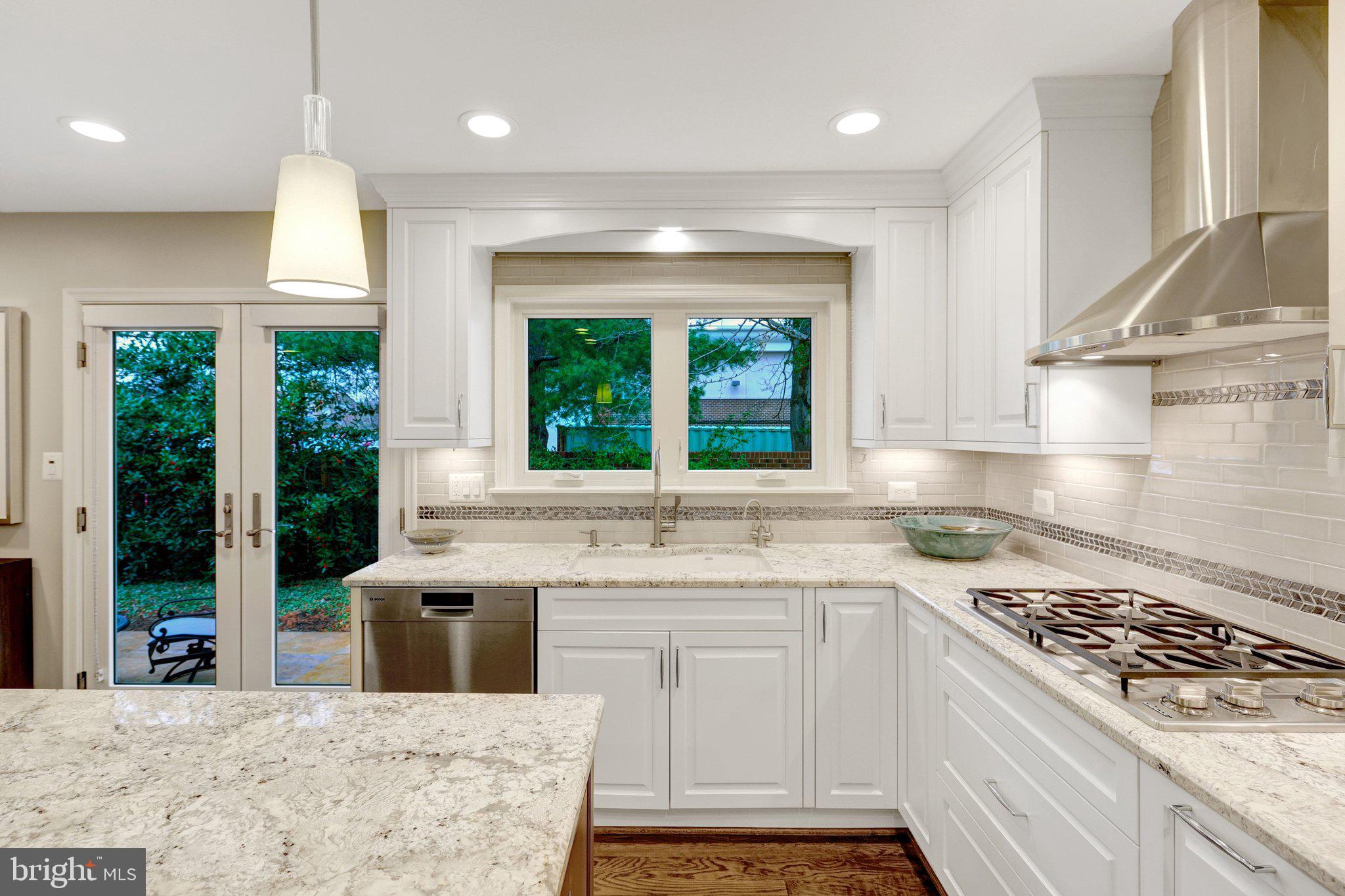 OAKTON MANOR - Residential