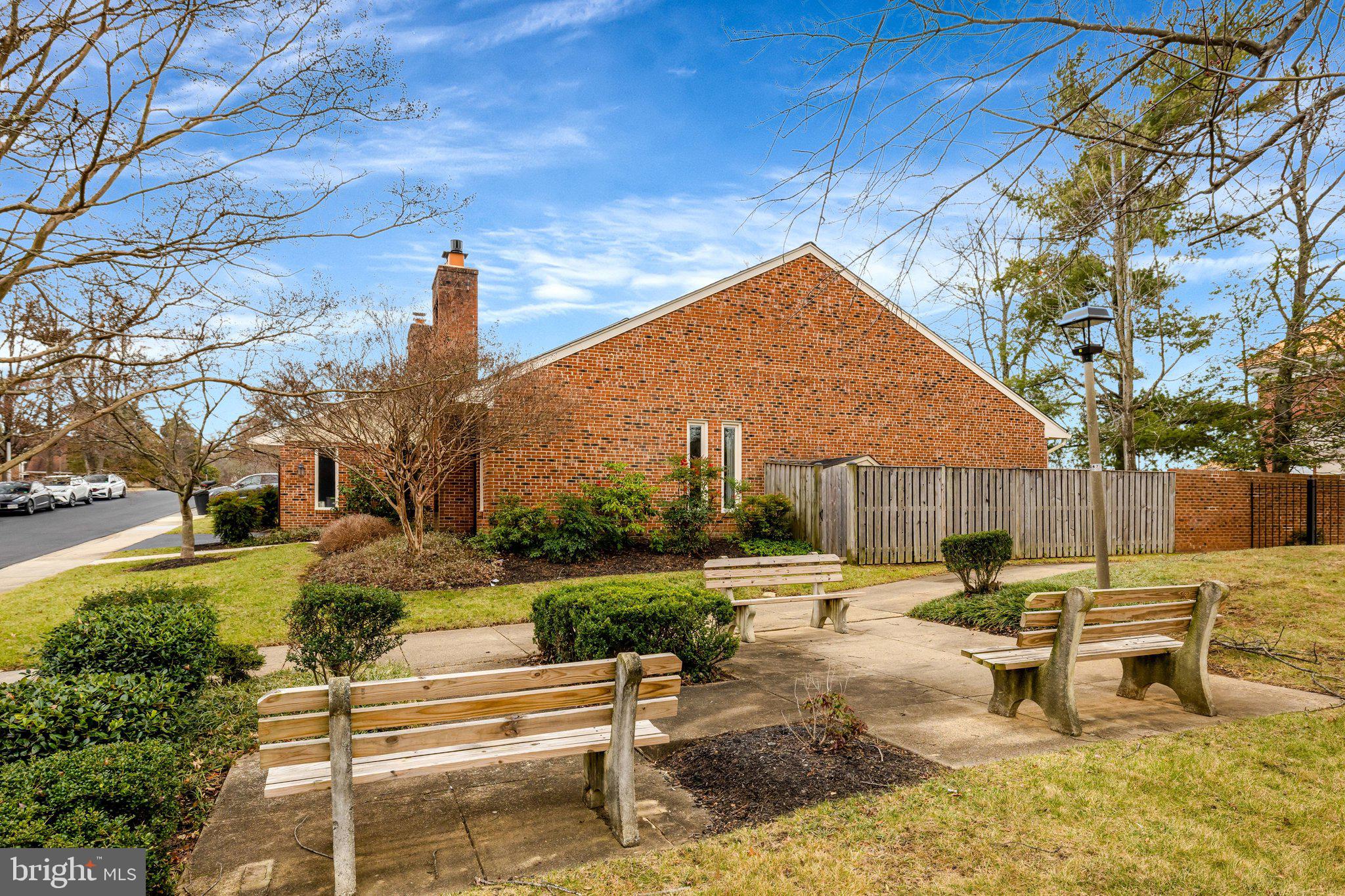 OAKTON MANOR - Residential