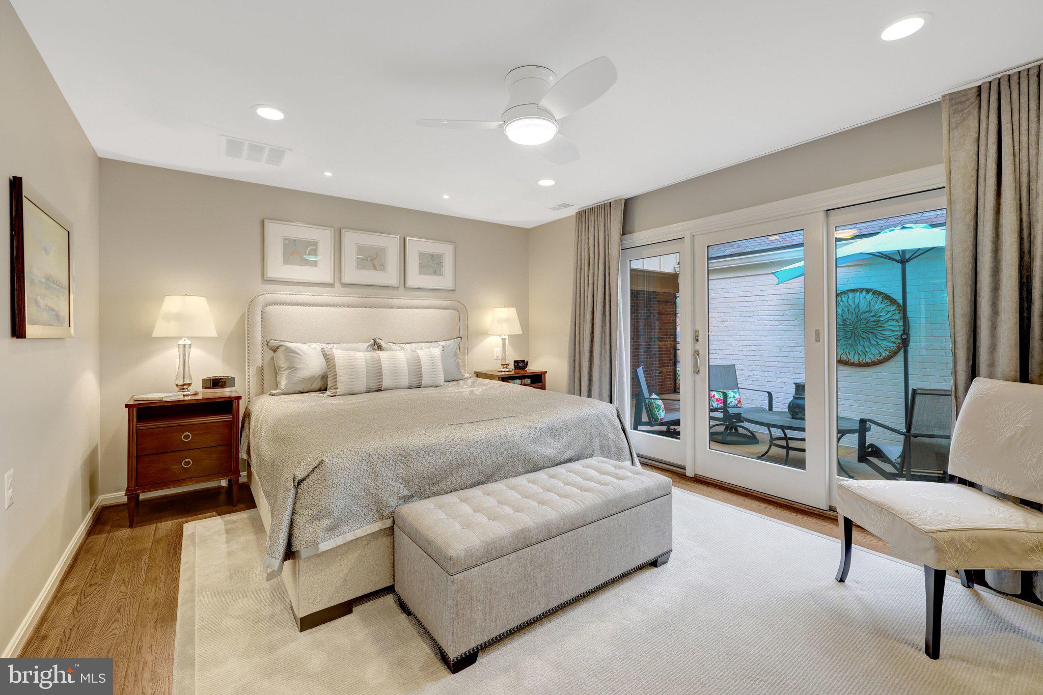 OAKTON MANOR - Residential