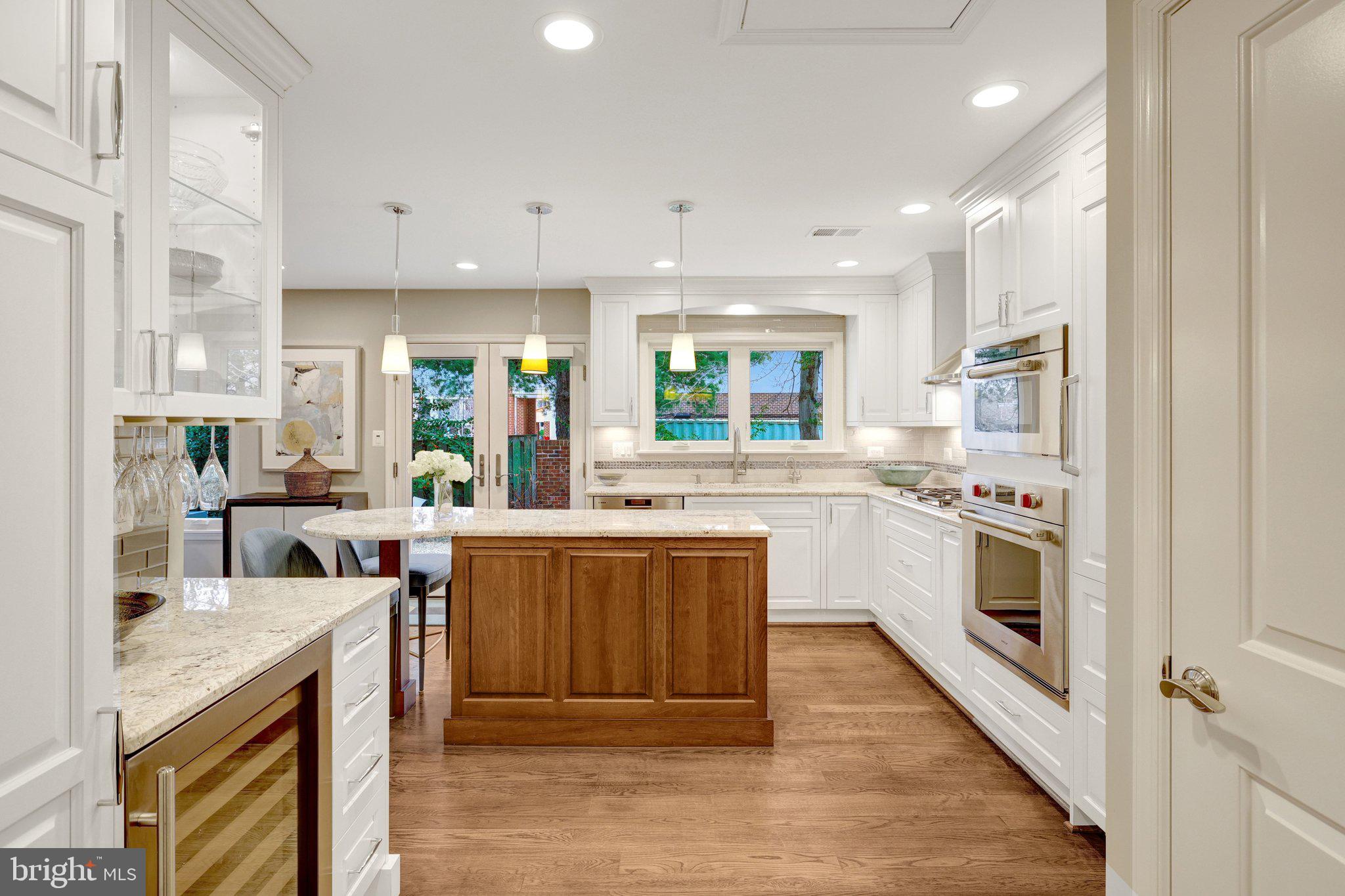 OAKTON MANOR - Residential