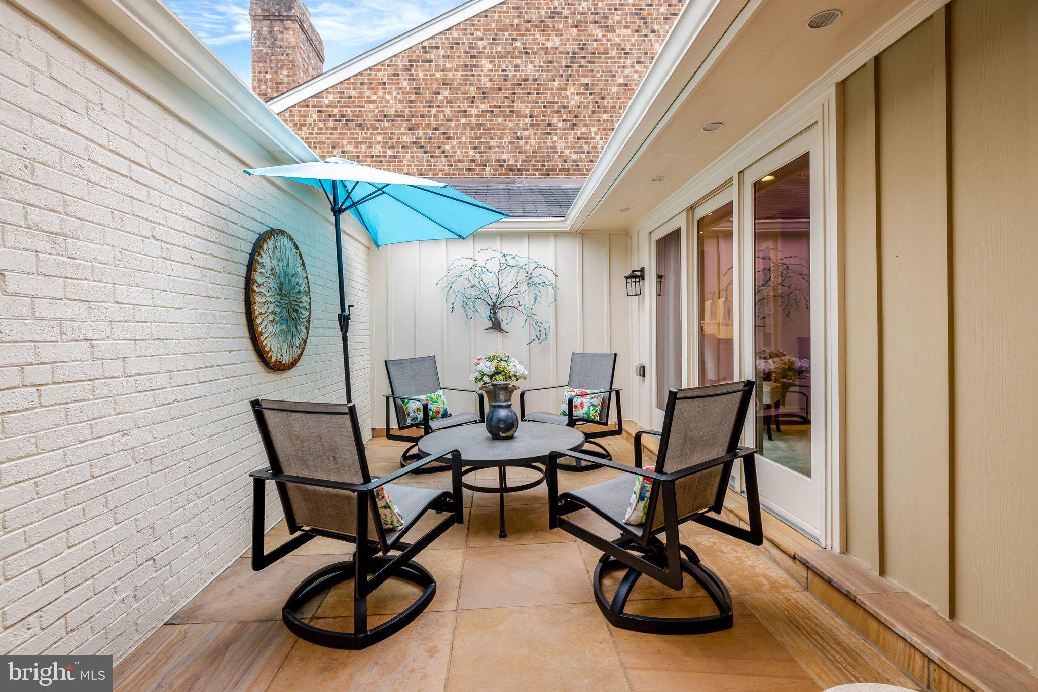 OAKTON MANOR - Residential