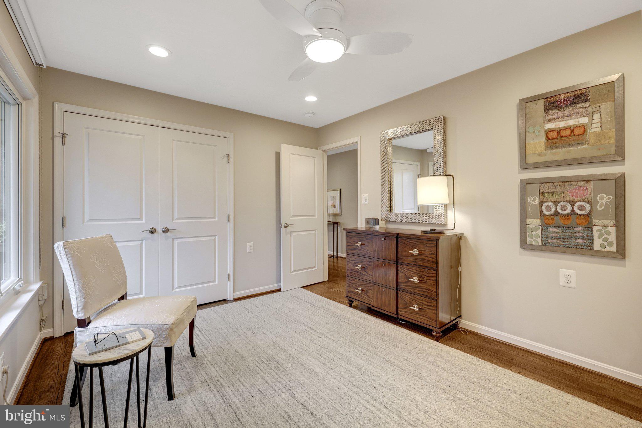 OAKTON MANOR - Residential