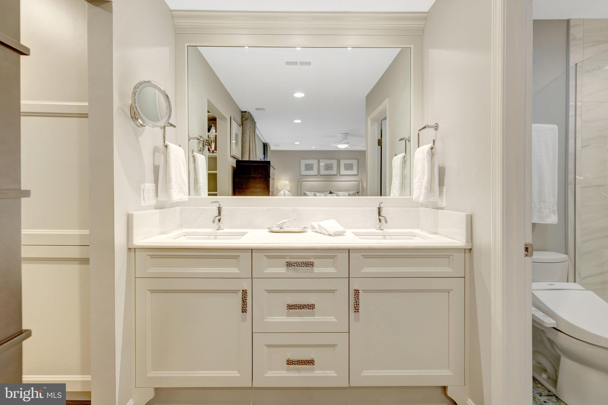 OAKTON MANOR - Residential