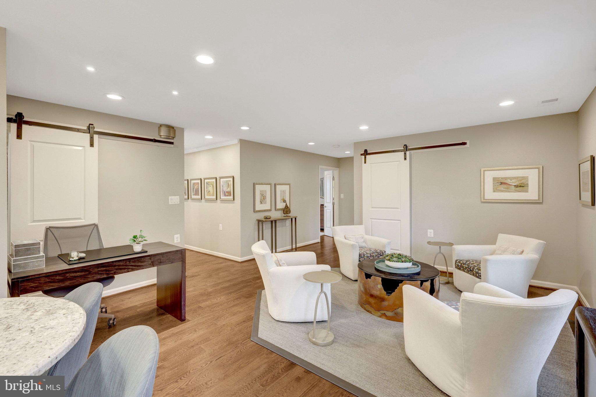 OAKTON MANOR - Residential