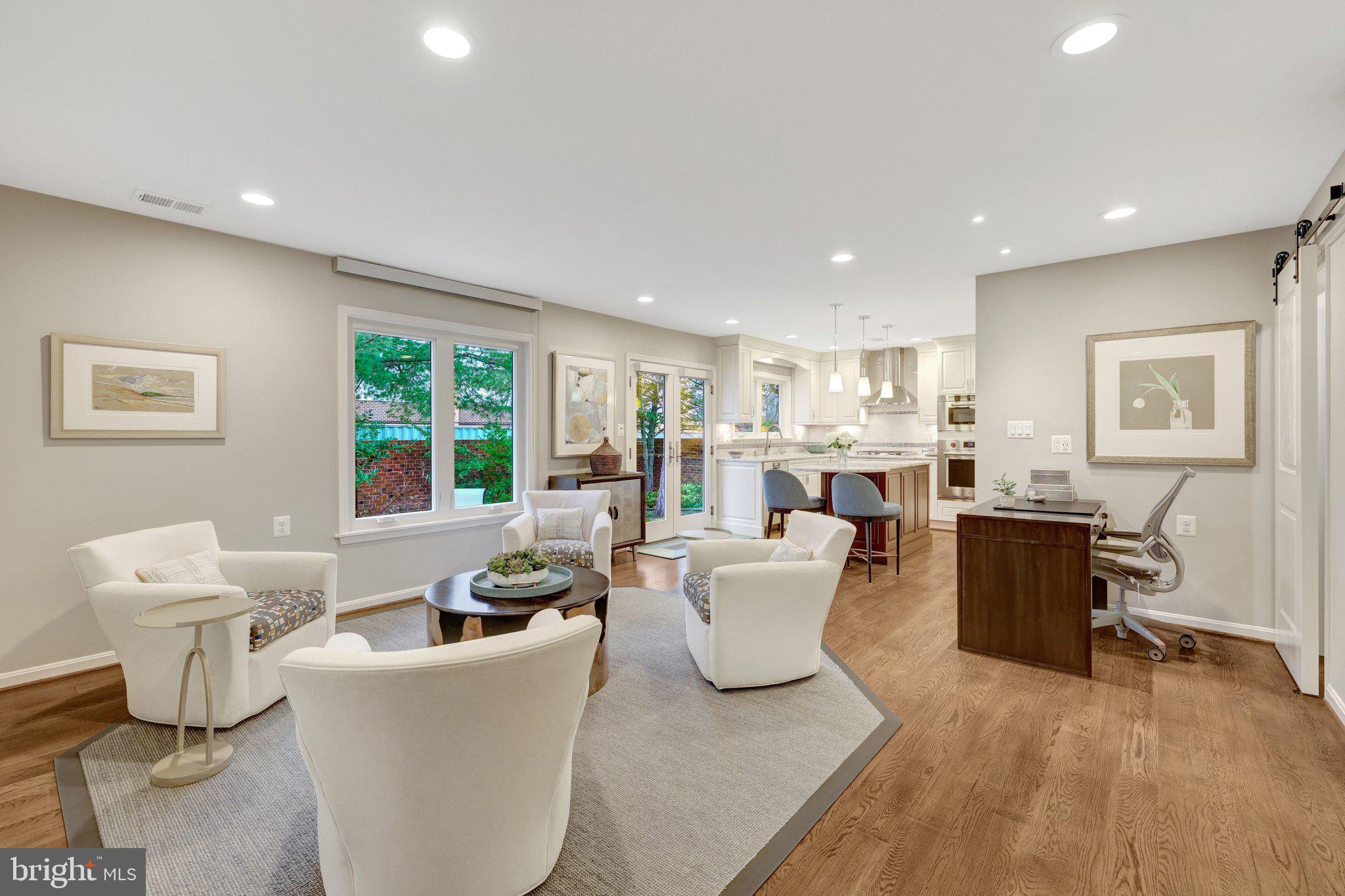 OAKTON MANOR - Residential