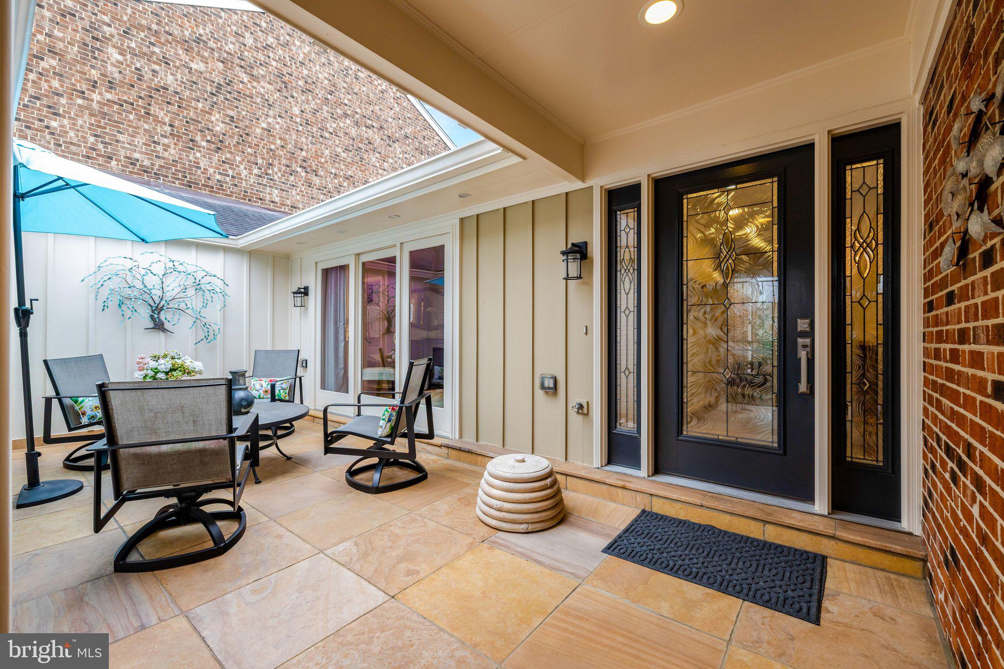 OAKTON MANOR - Residential