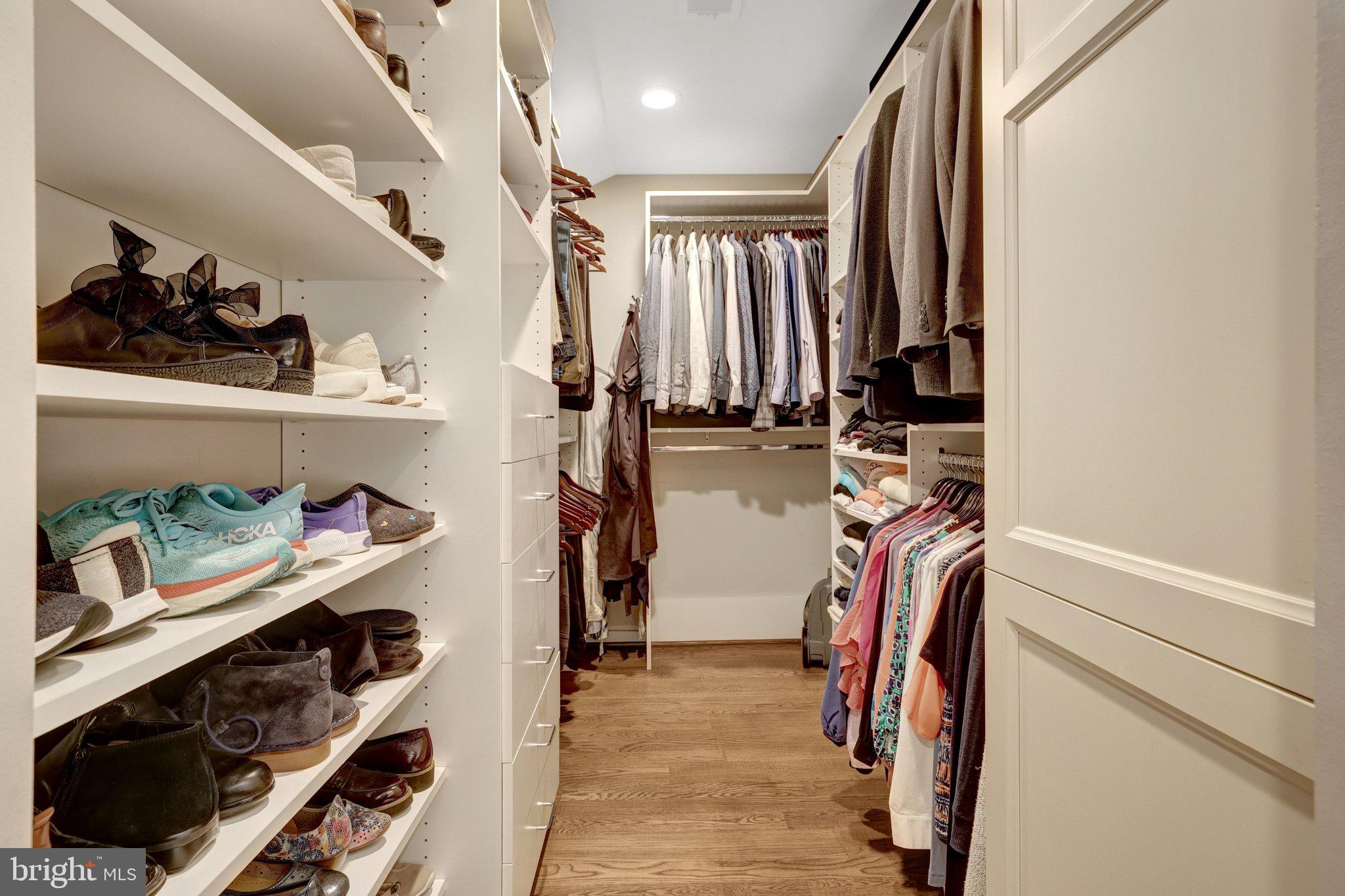 OAKTON MANOR - Residential