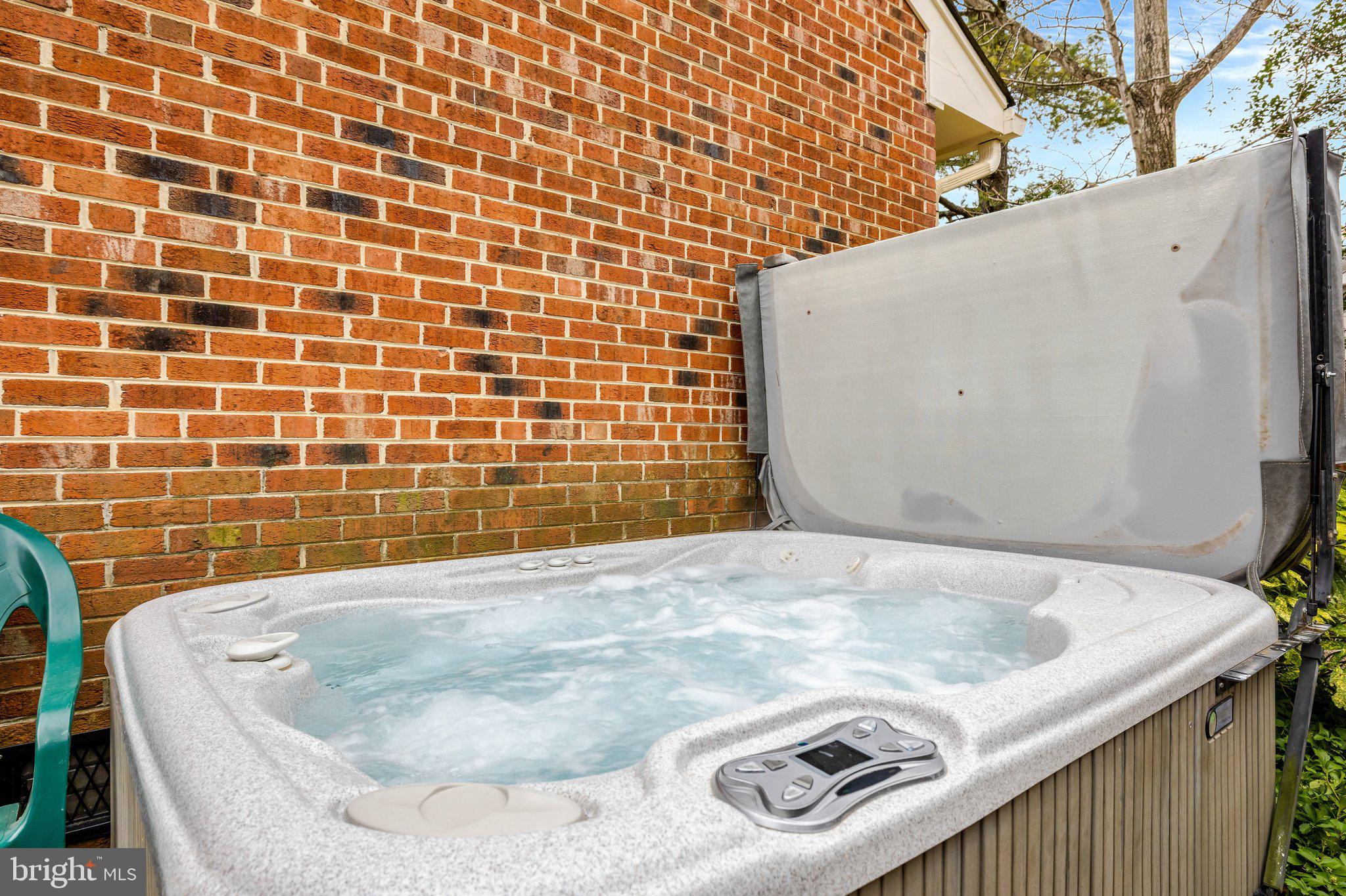 OAKTON MANOR - Residential