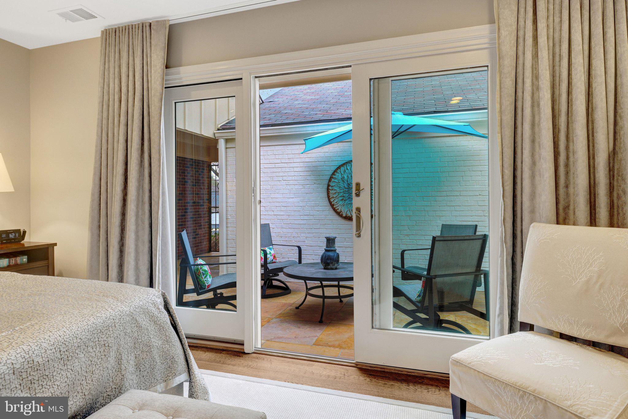 OAKTON MANOR - Residential