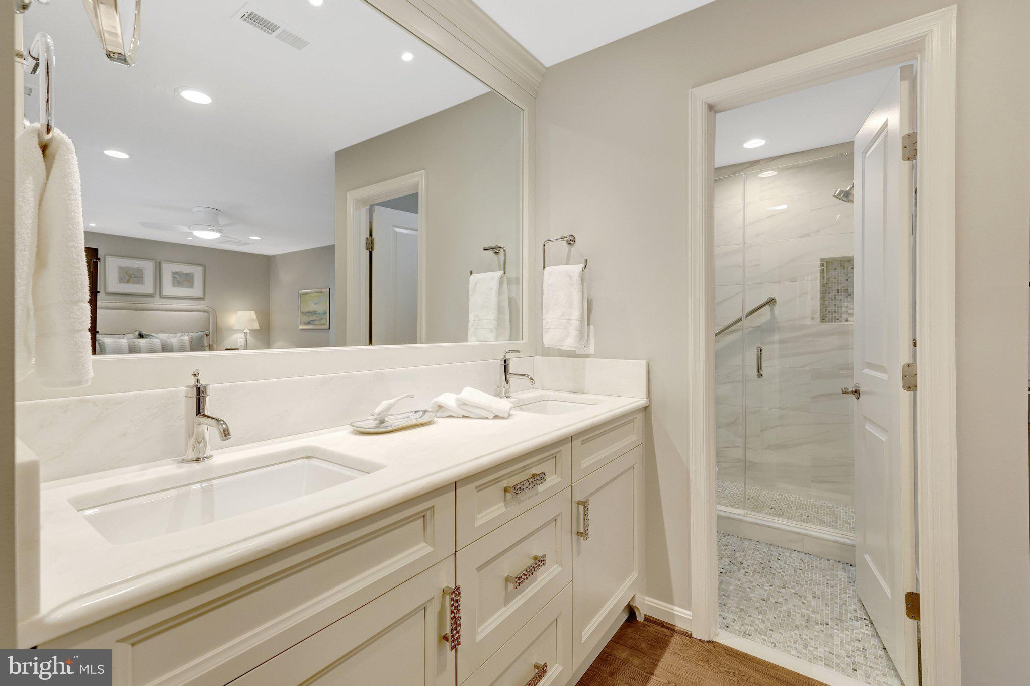 OAKTON MANOR - Residential